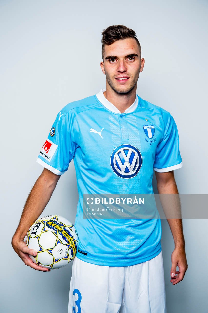 Malmö FF presenterar Egzon Binaku som ny spelare, här