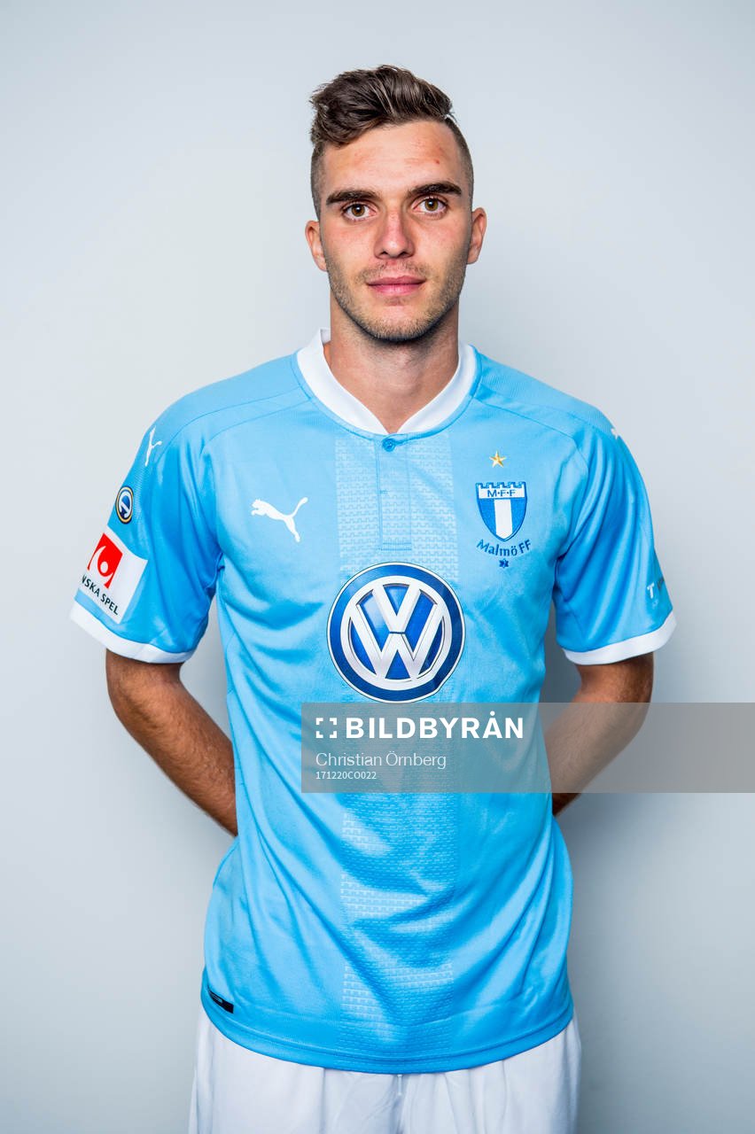 Malmö FF presenterar Egzon Binaku som ny spelare, här