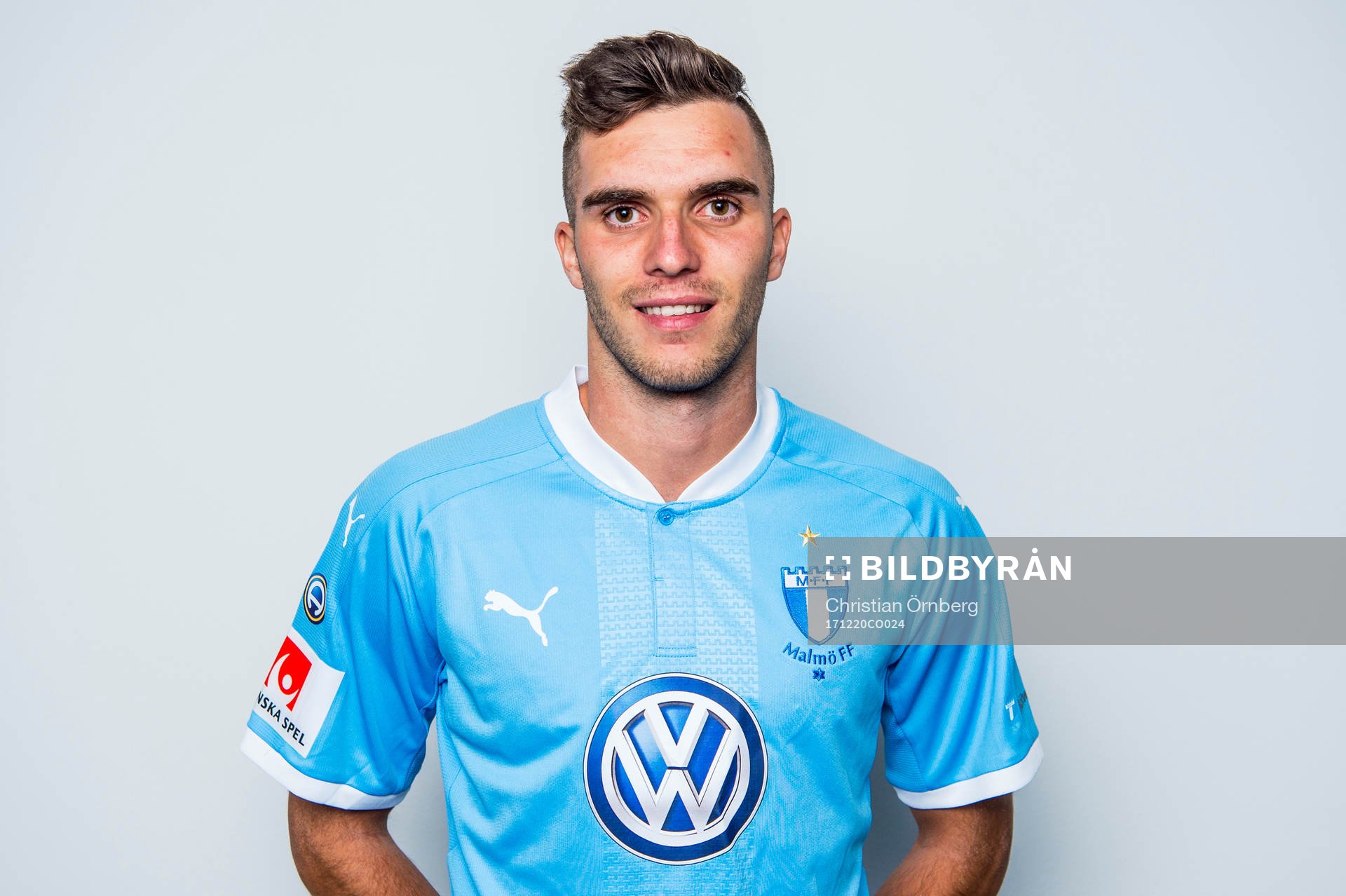 Malmö FF presenterar Egzon Binaku som ny spelare, här