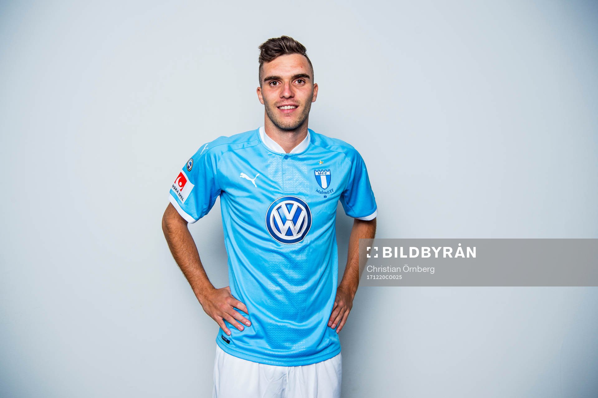 Malmö FF presenterar Egzon Binaku som ny spelare, här