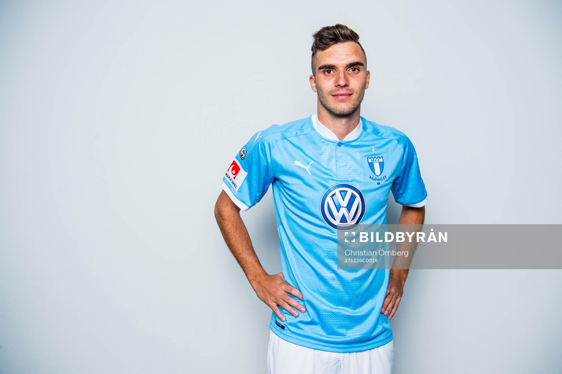 Malmö FF presenterar Egzon Binaku som ny spelare, här