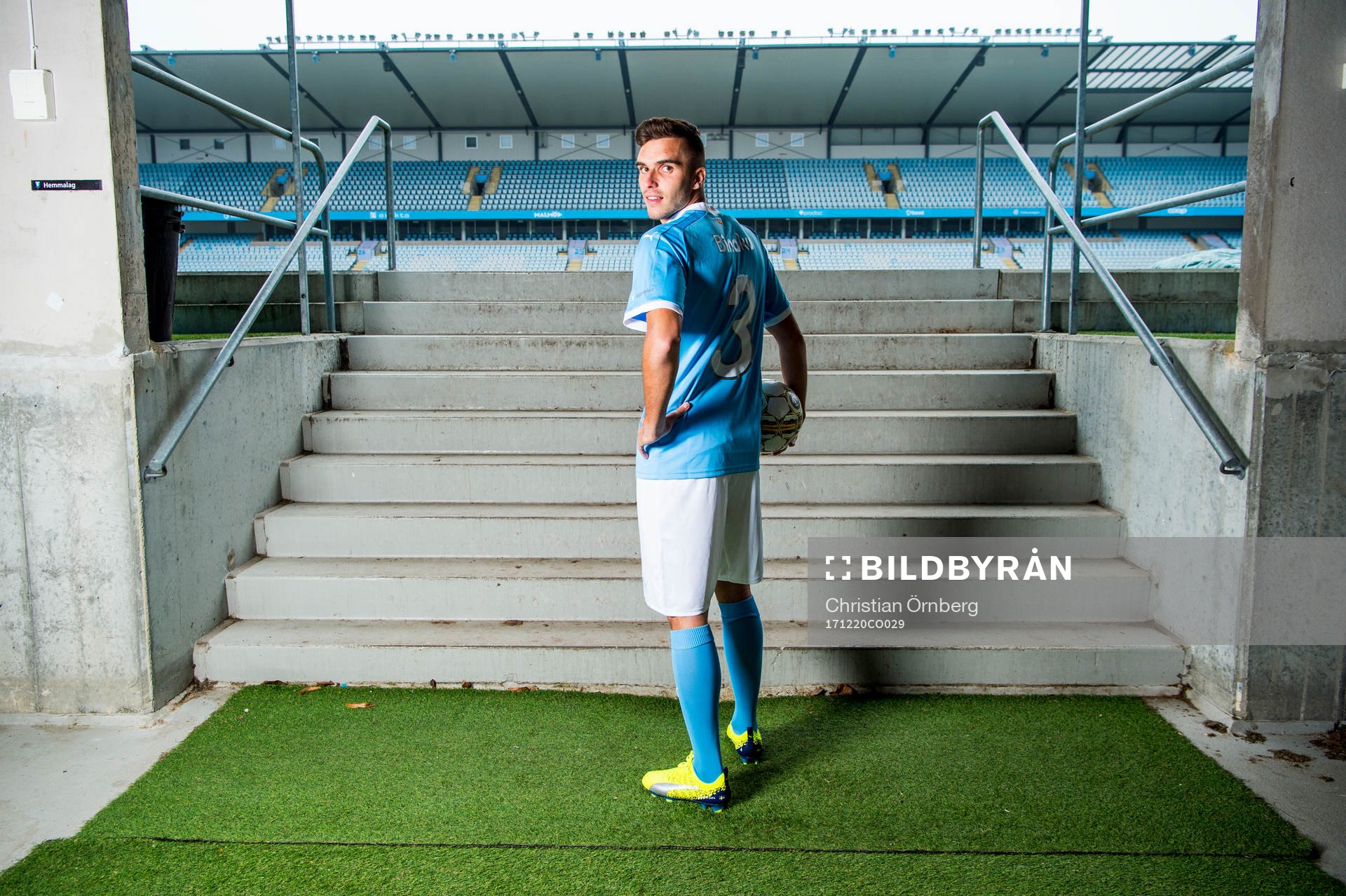 Malmö FF presenterar Egzon Binaku som ny spelare, här