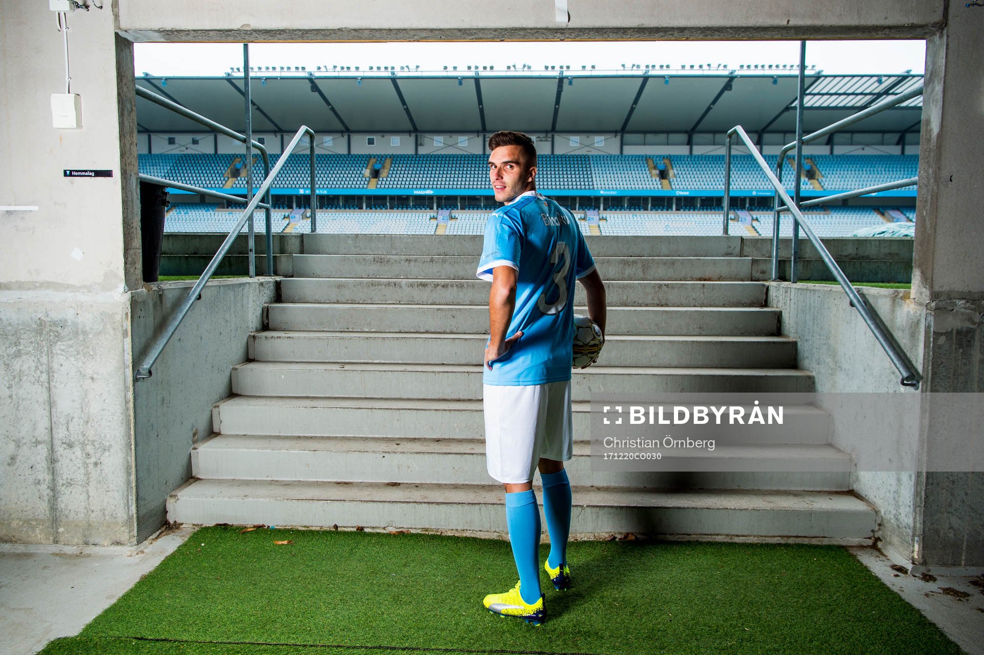 Malmö FF presenterar Egzon Binaku som ny spelare, här