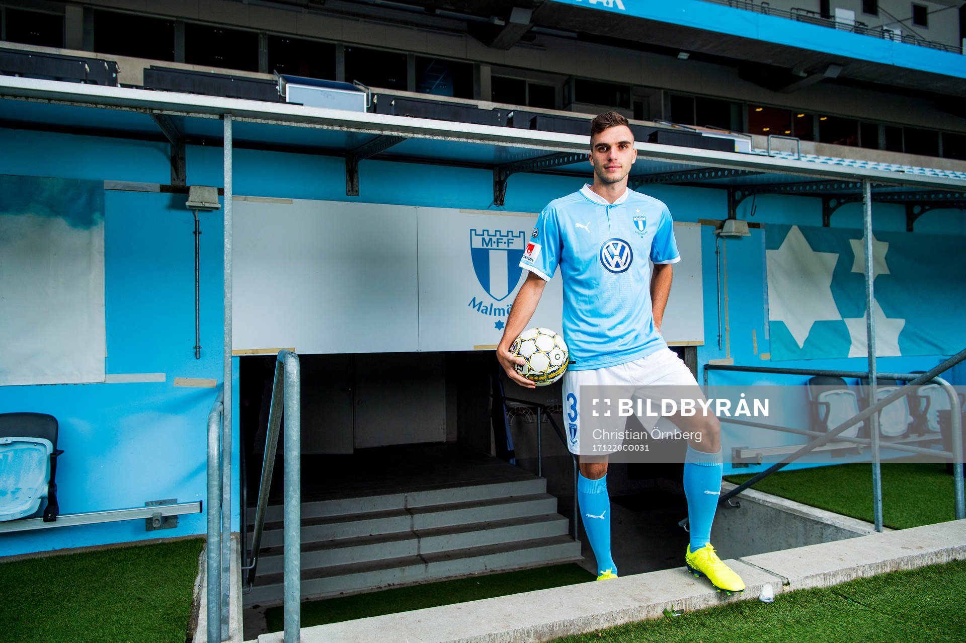 Malmö FF presenterar Egzon Binaku som ny spelare, här