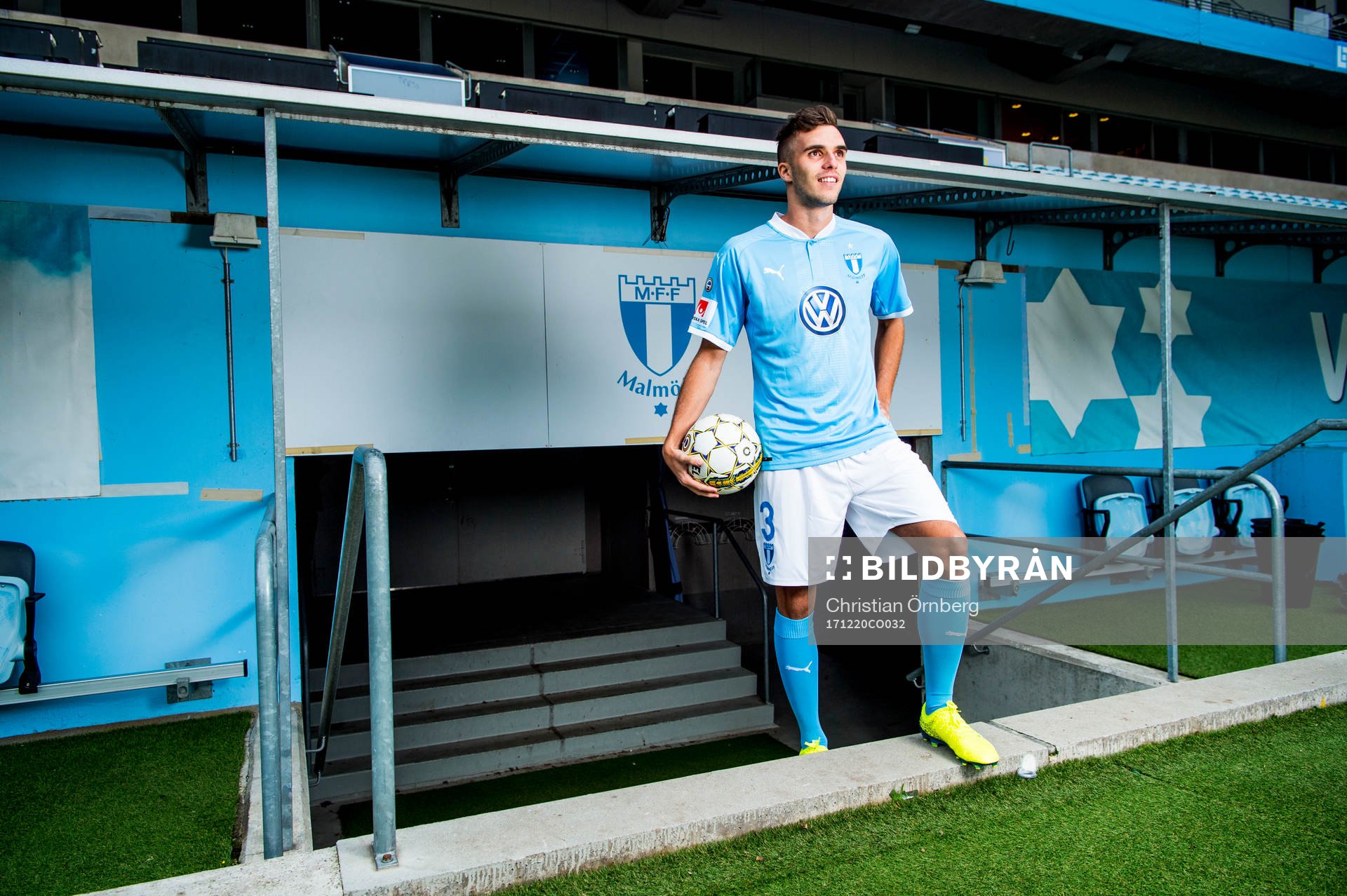 Malmö FF presenterar Egzon Binaku som ny spelare, här