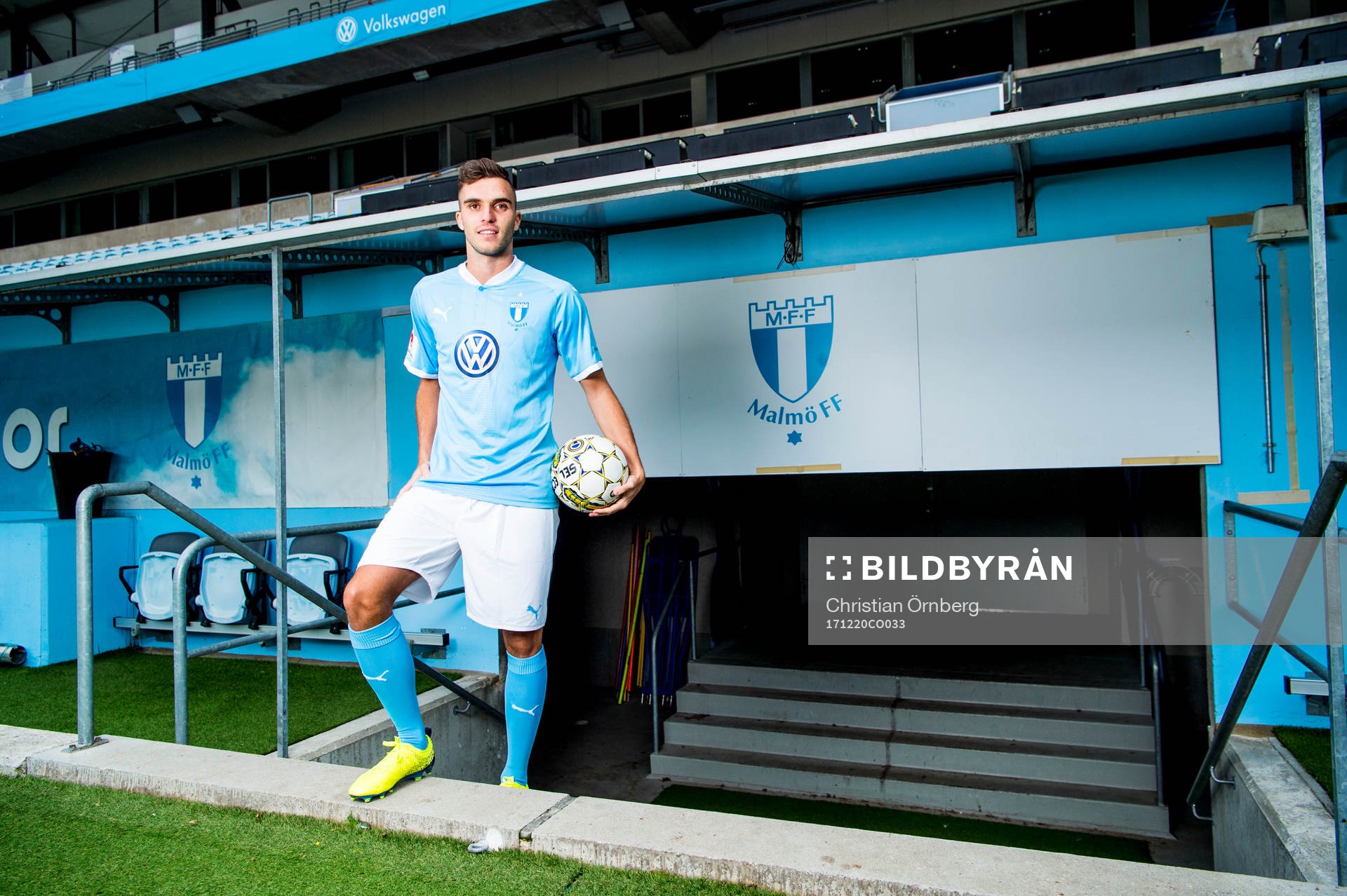 Malmö FF presenterar Egzon Binaku som ny spelare, här