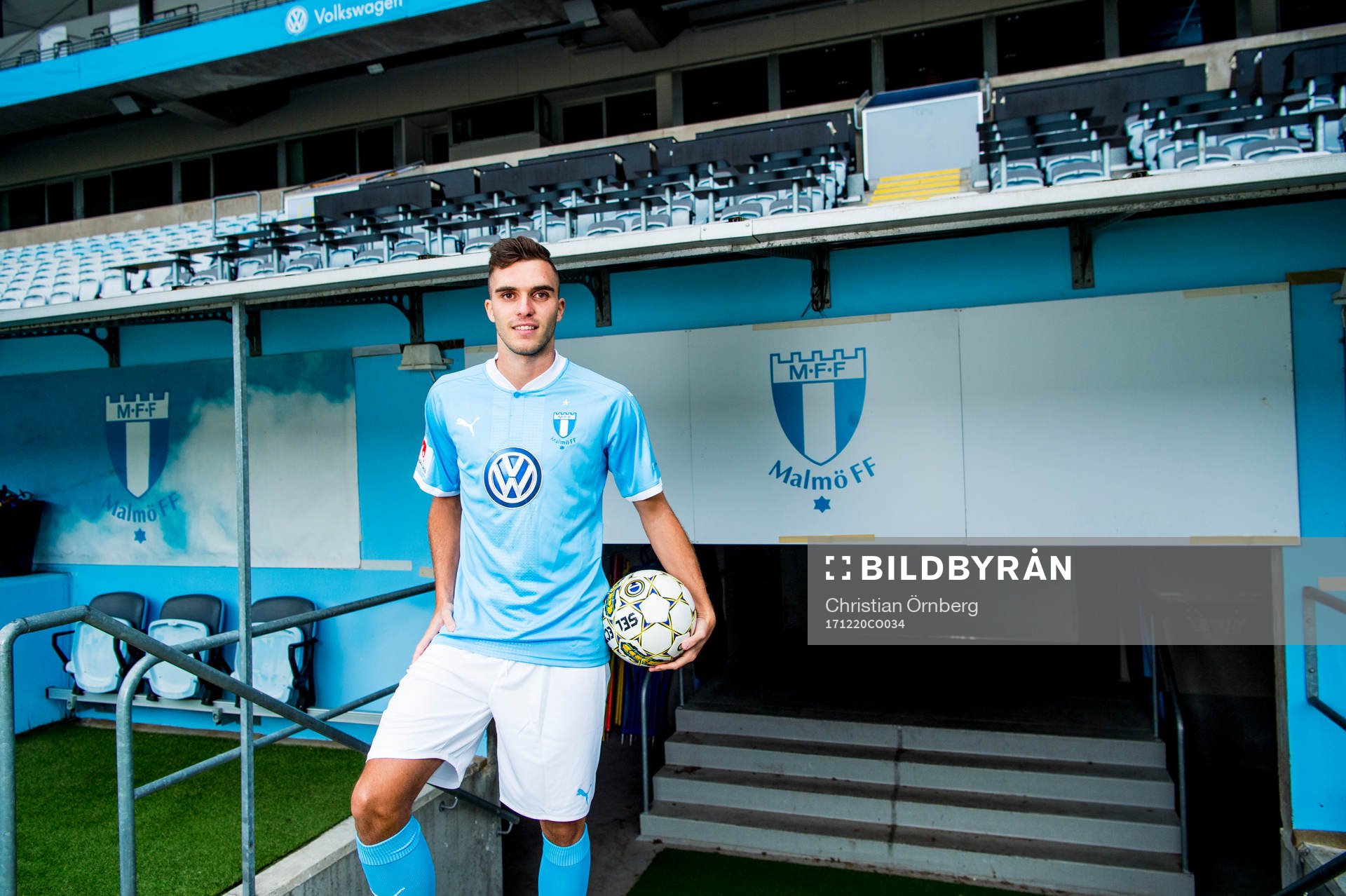 Malmö FF presenterar Egzon Binaku som ny spelare, här