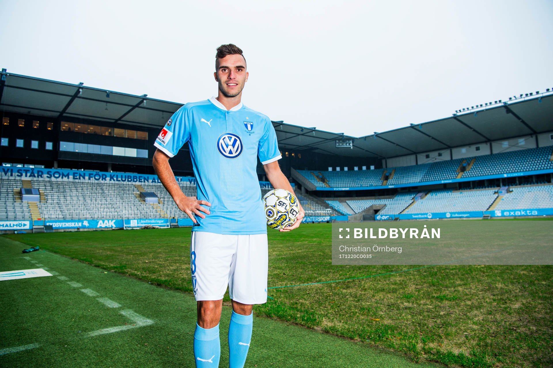 Malmö FF presenterar Egzon Binaku som ny spelare, här