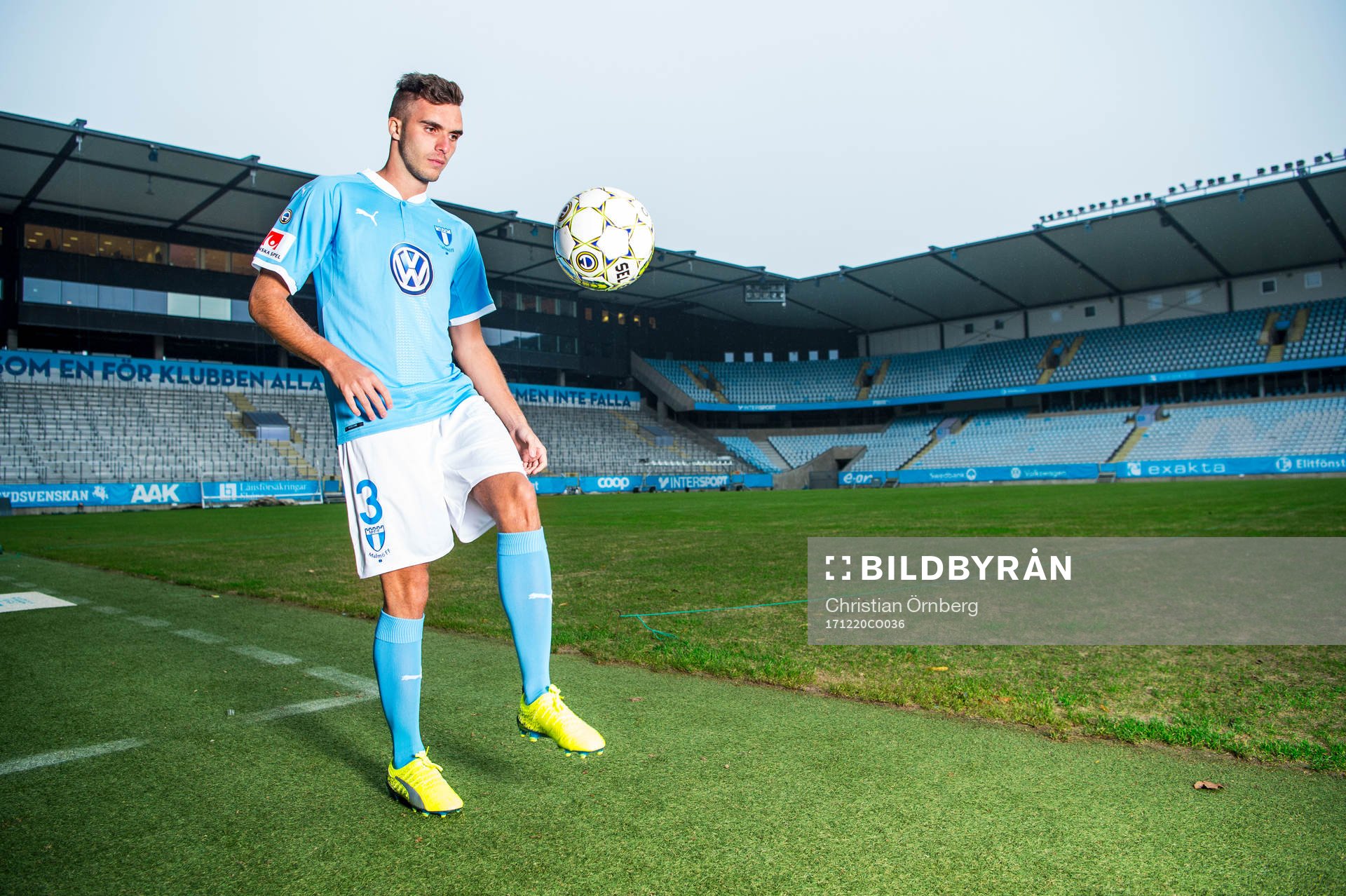 Malmö FF presenterar Egzon Binaku som ny spelare, här