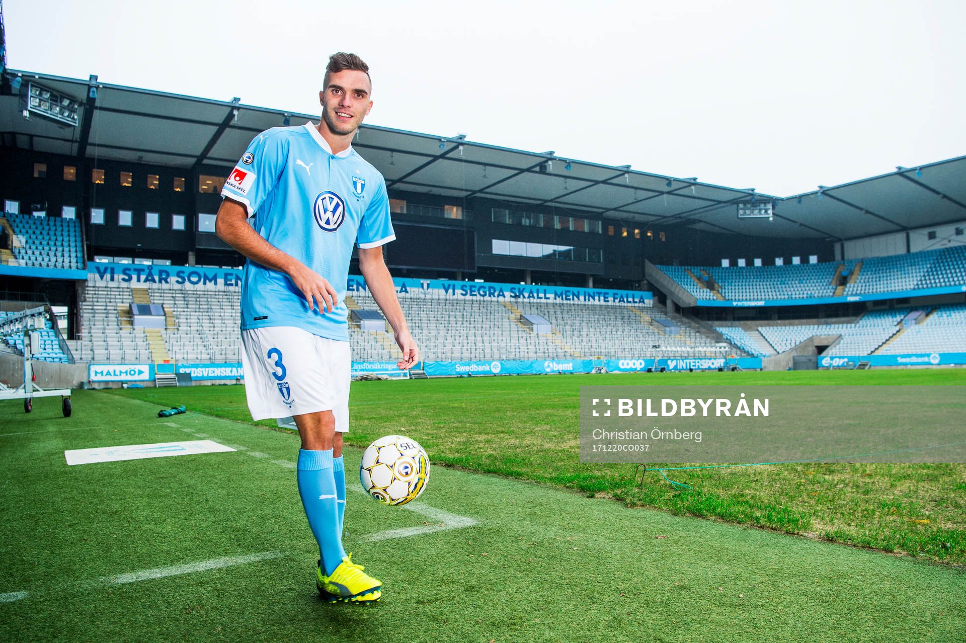 Malmö FF presenterar Egzon Binaku som ny spelare, här
