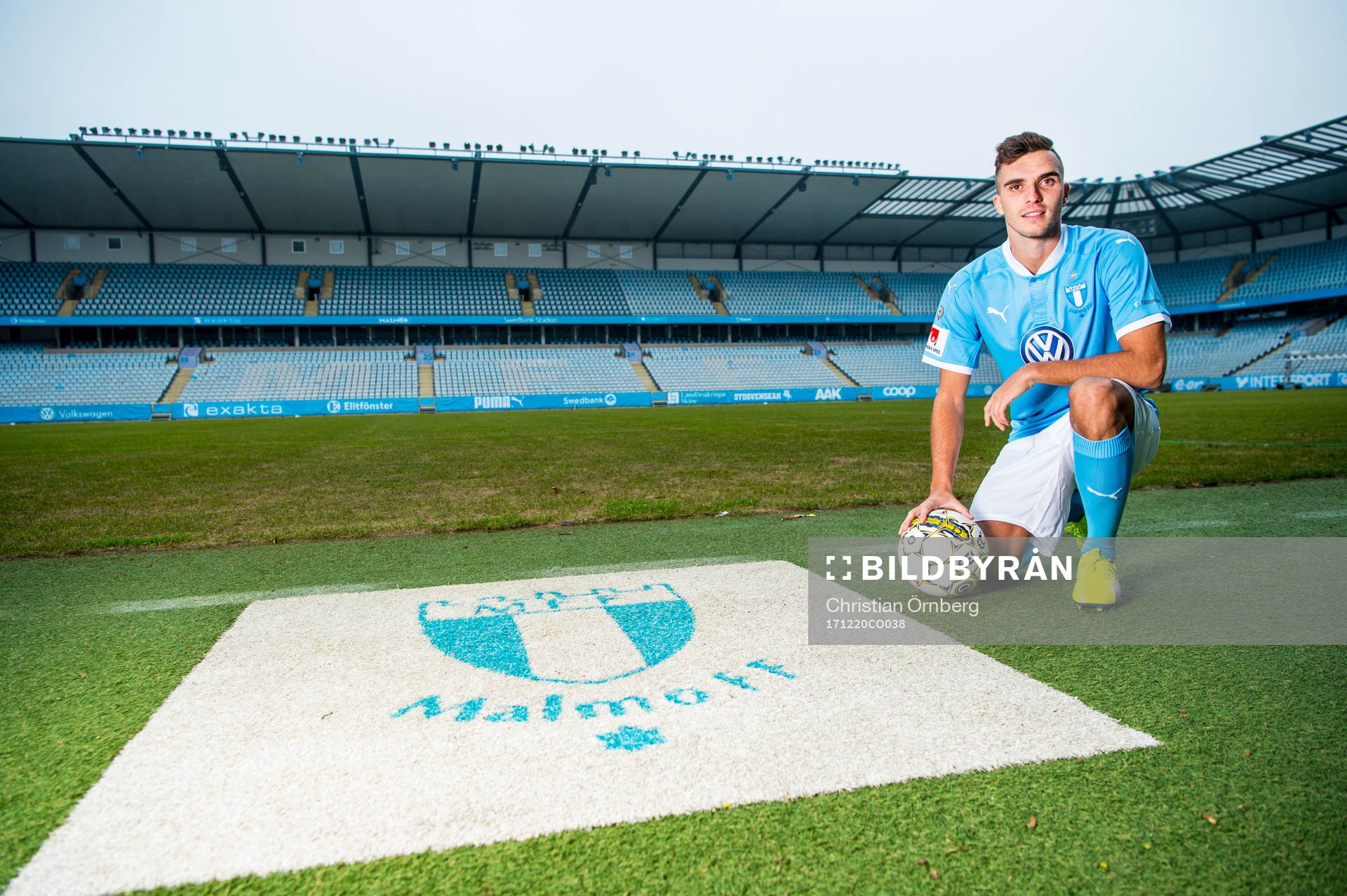 Malmö FF presenterar Egzon Binaku som ny spelare, här
