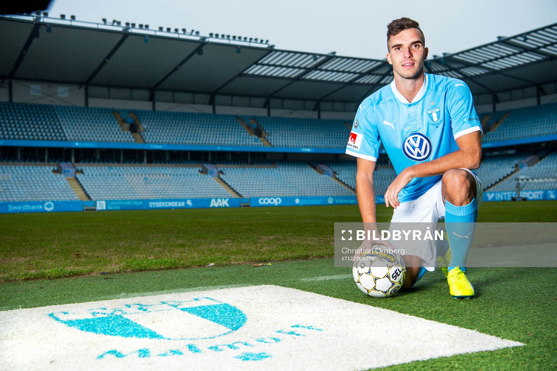 Malmö FF presenterar Egzon Binaku som ny spelare, här