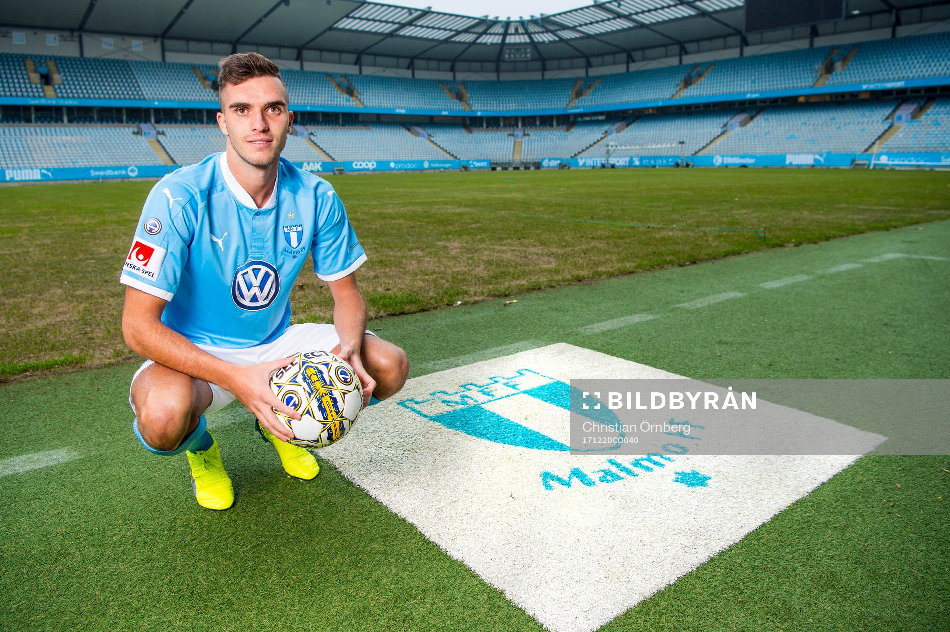 Malmö FF presenterar Egzon Binaku som ny spelare, här