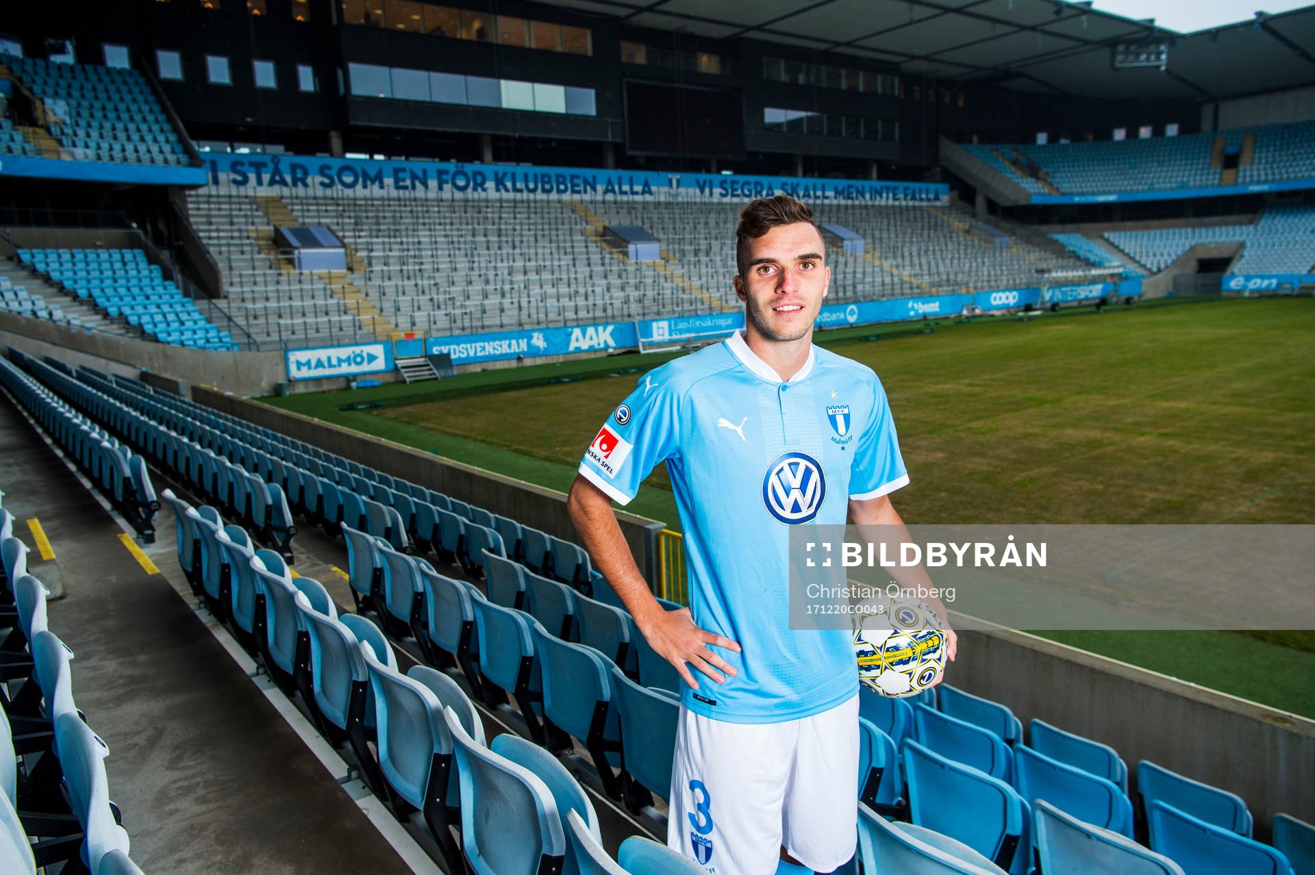 Malmö FF presenterar Egzon Binaku som ny spelare, här