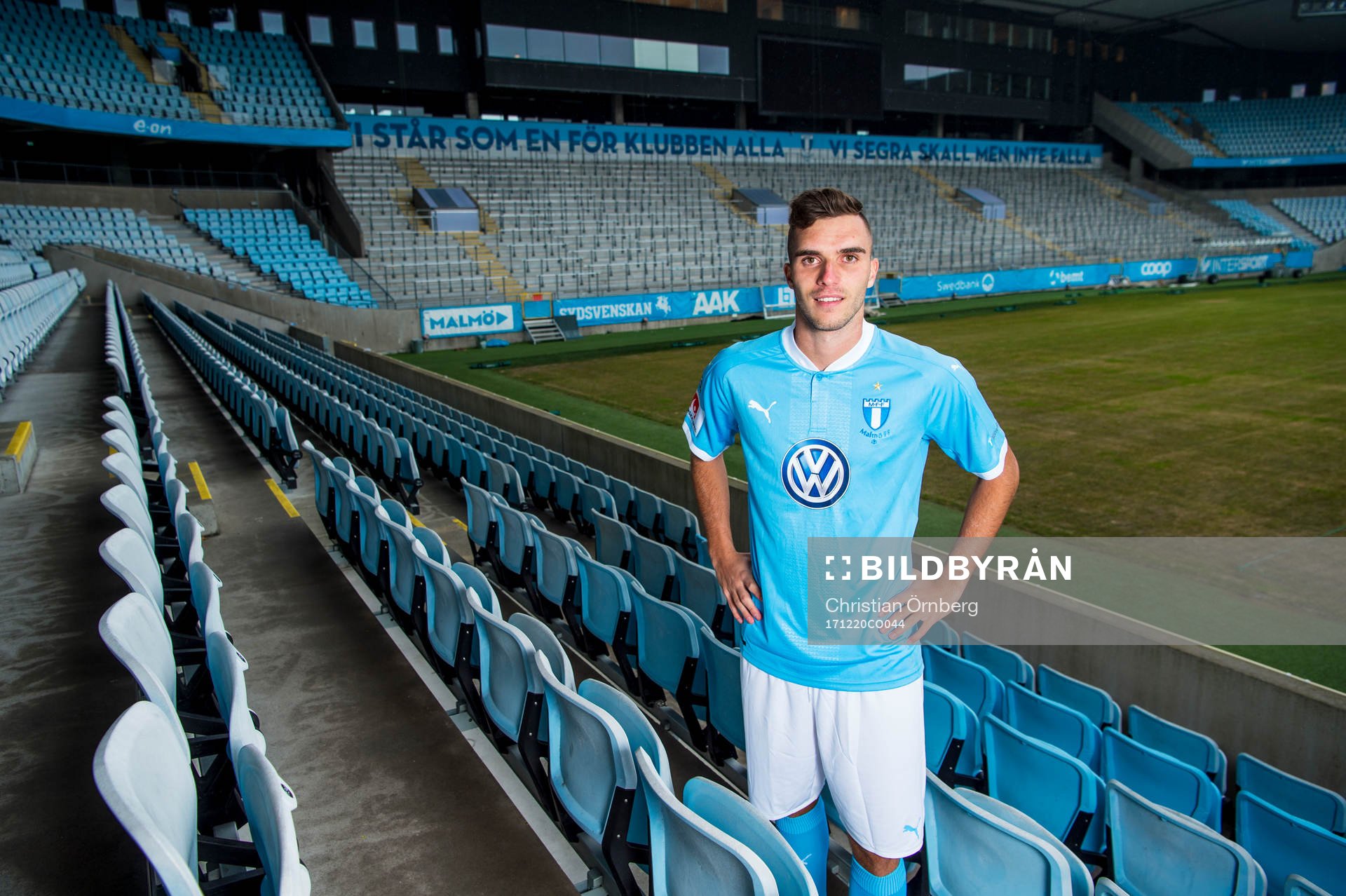 Malmö FF presenterar Egzon Binaku som ny spelare, här