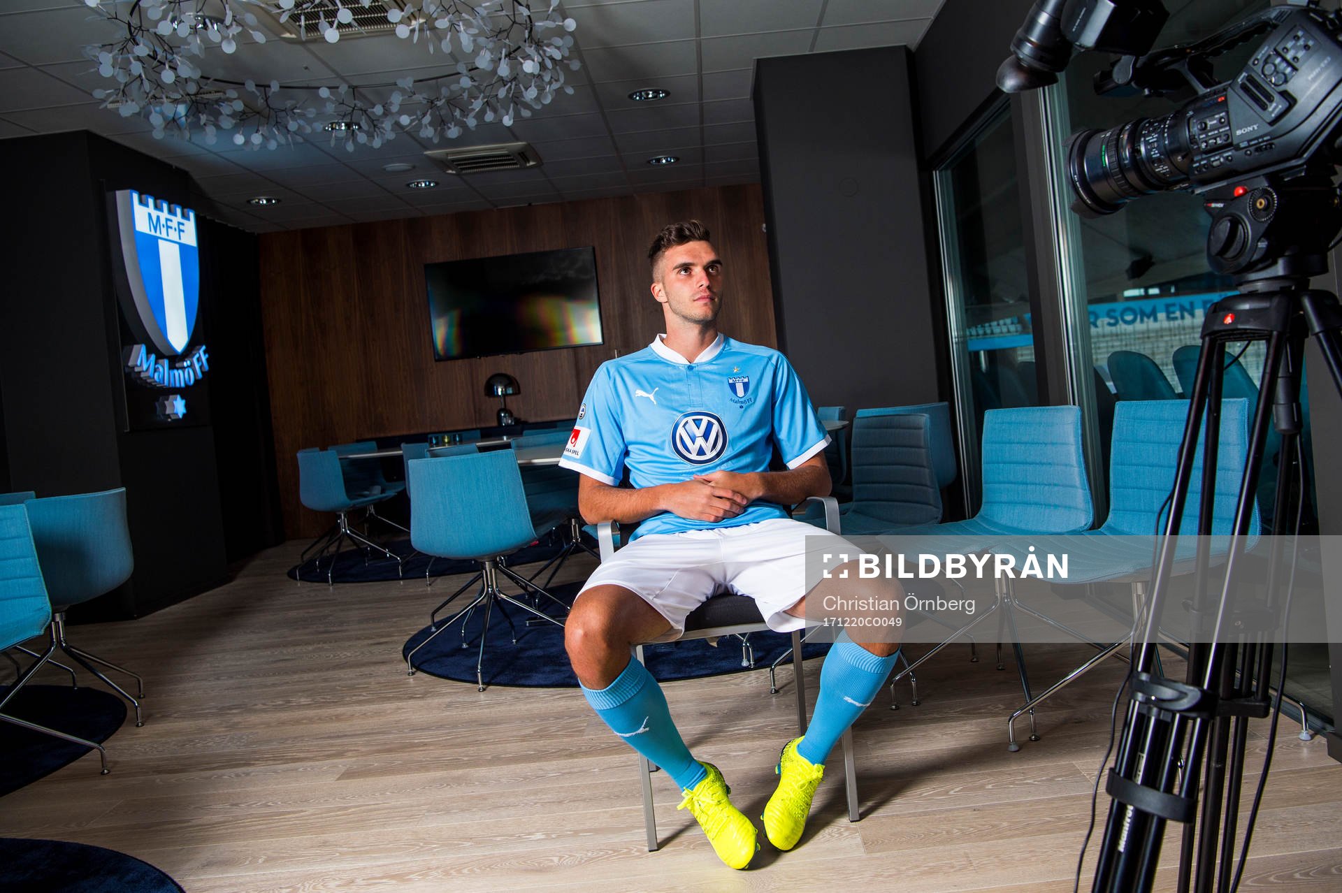 Malmö FF presenterar Egzon Binaku som ny spelare, här