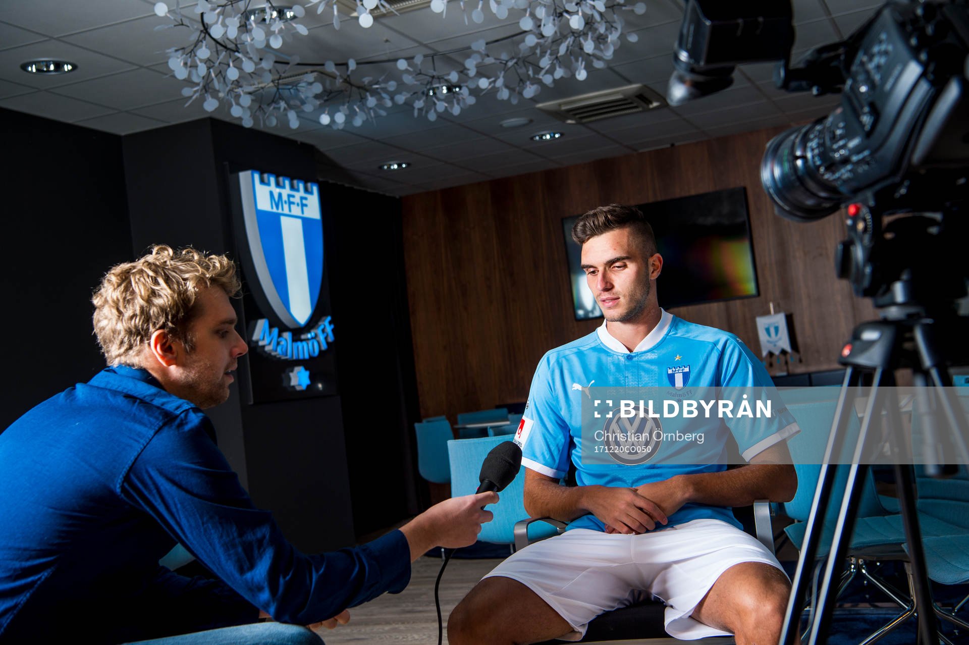Malmö FF presenterar Egzon Binaku som ny spelare, här