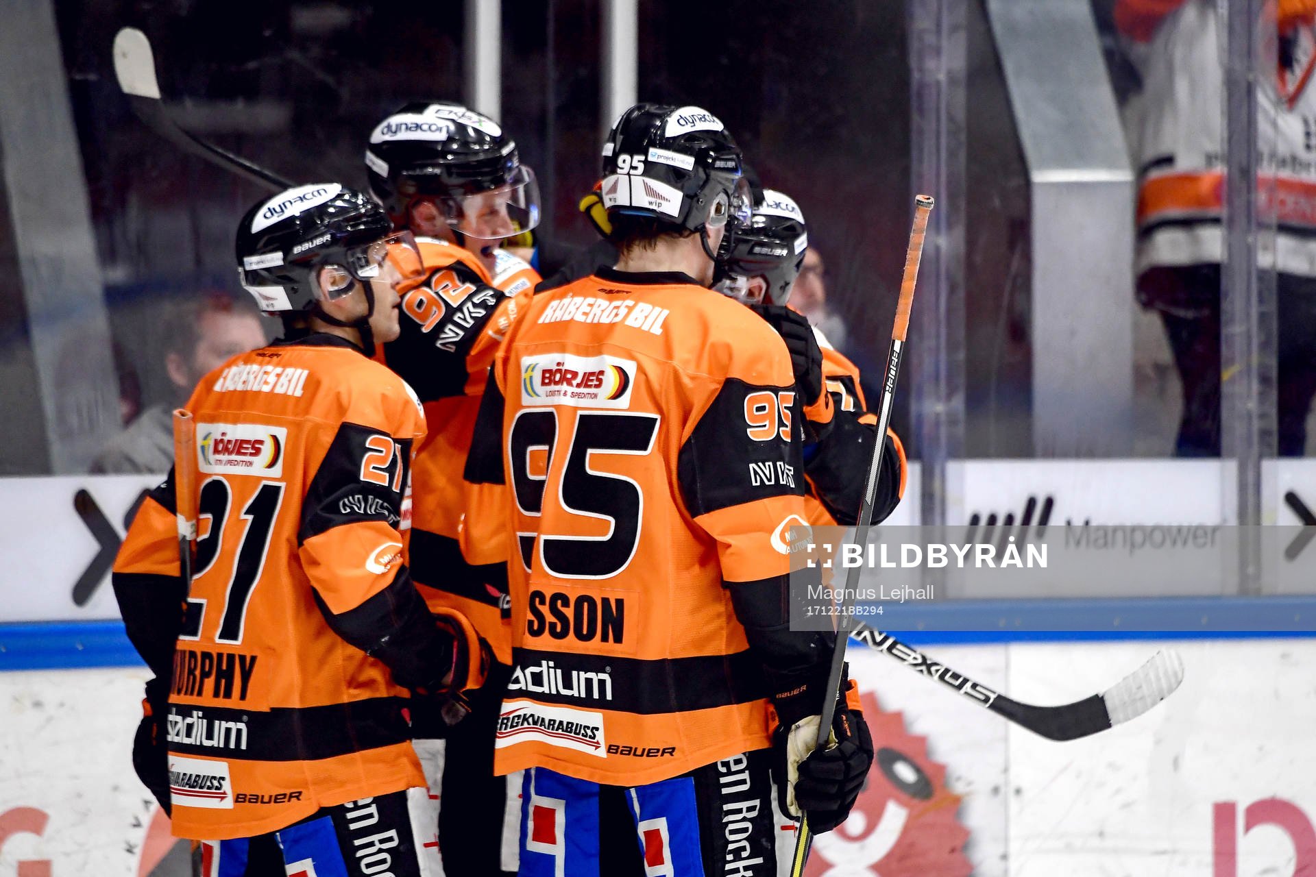 Karlskronas Henrik Törnqvist jublar med lagkamrater