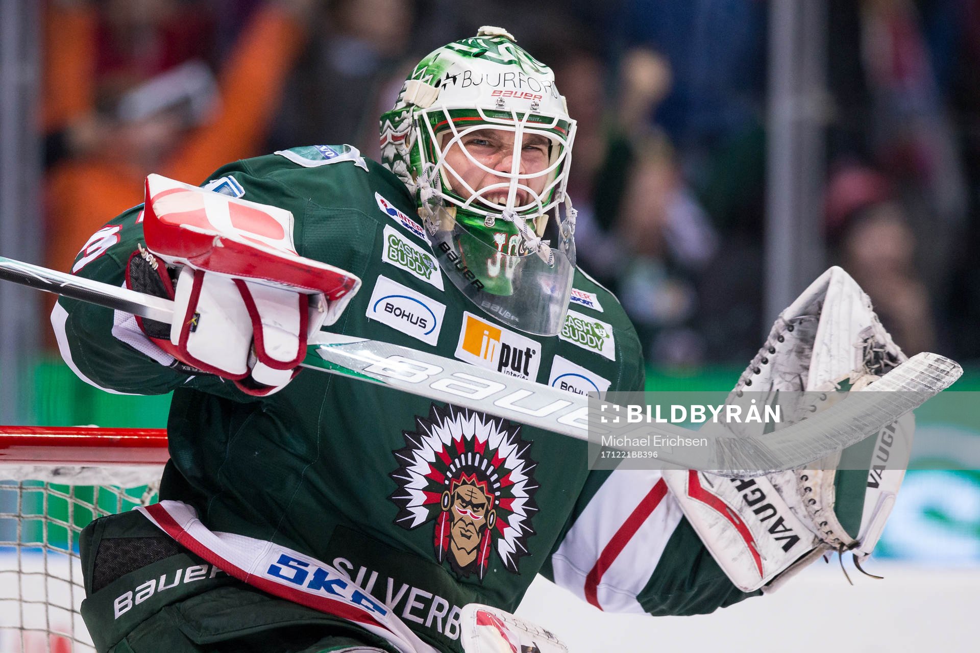 Frölundas målvakt Johan Gustafsson jublar