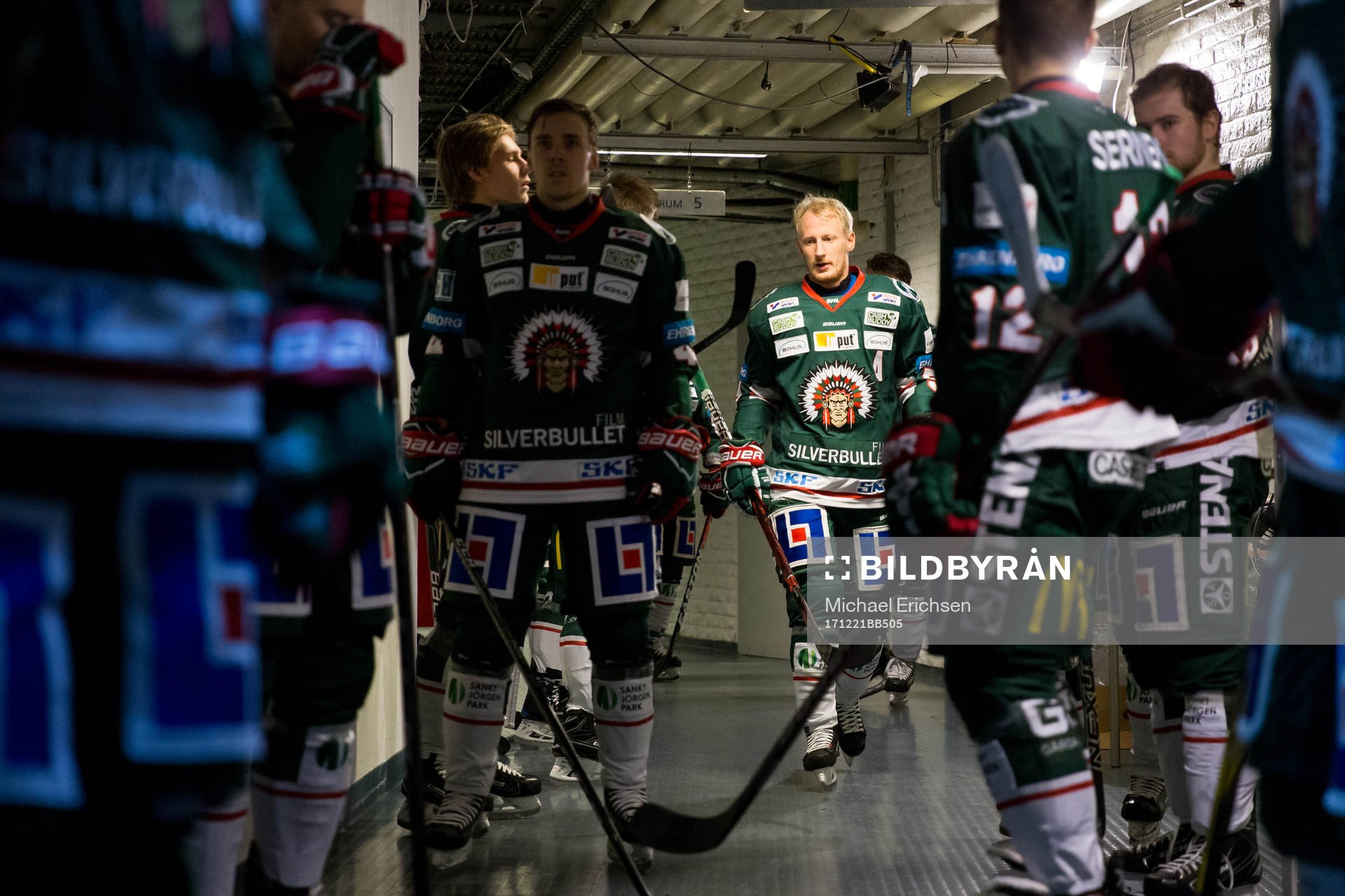 Frölundas Simon Hjalmarsson innan ishockeymatchen i SHL