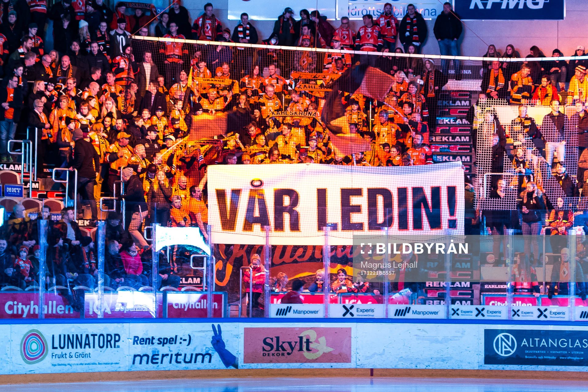 Karlskrona supportrar med tifo