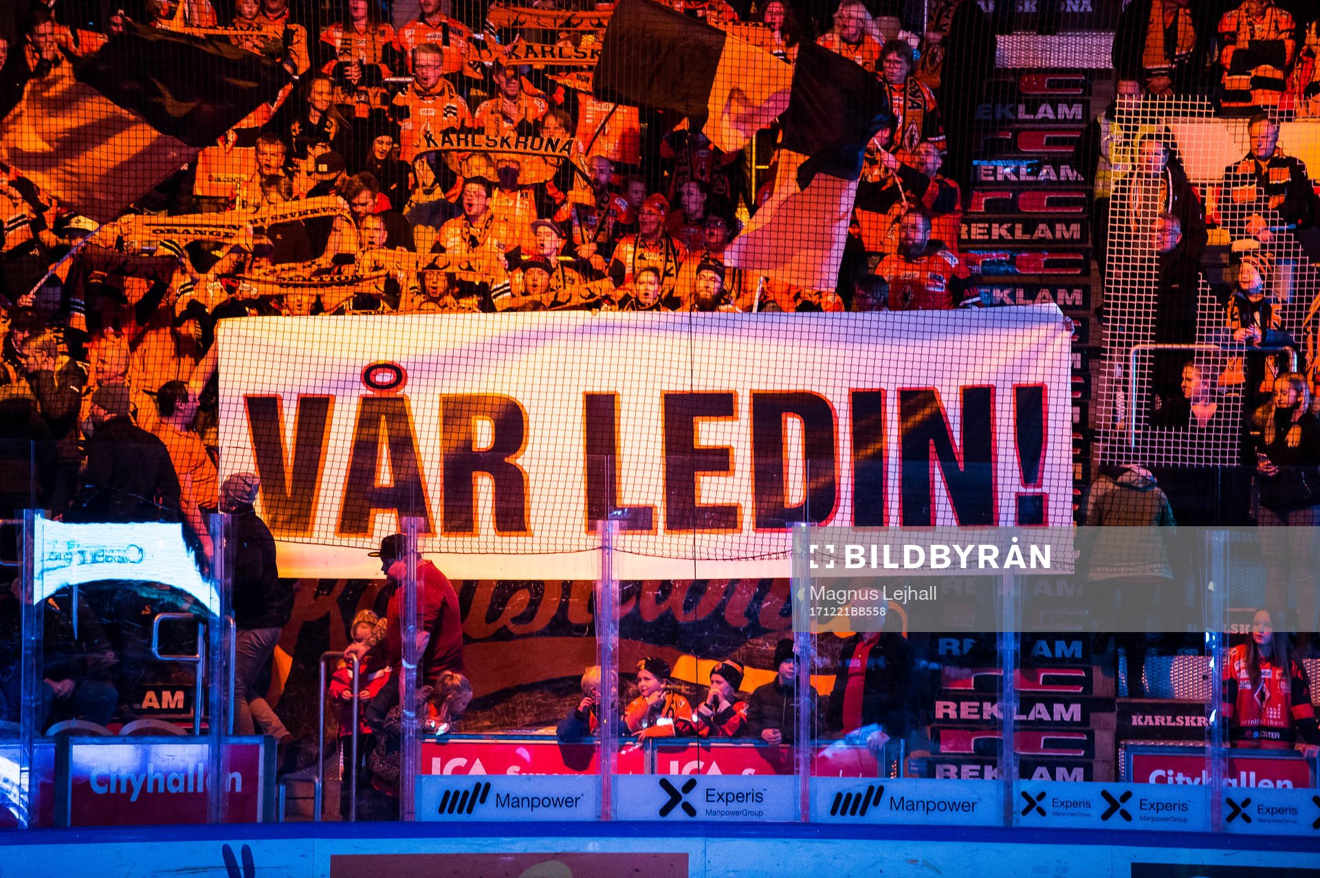 Karlskrona supportrar med tifo