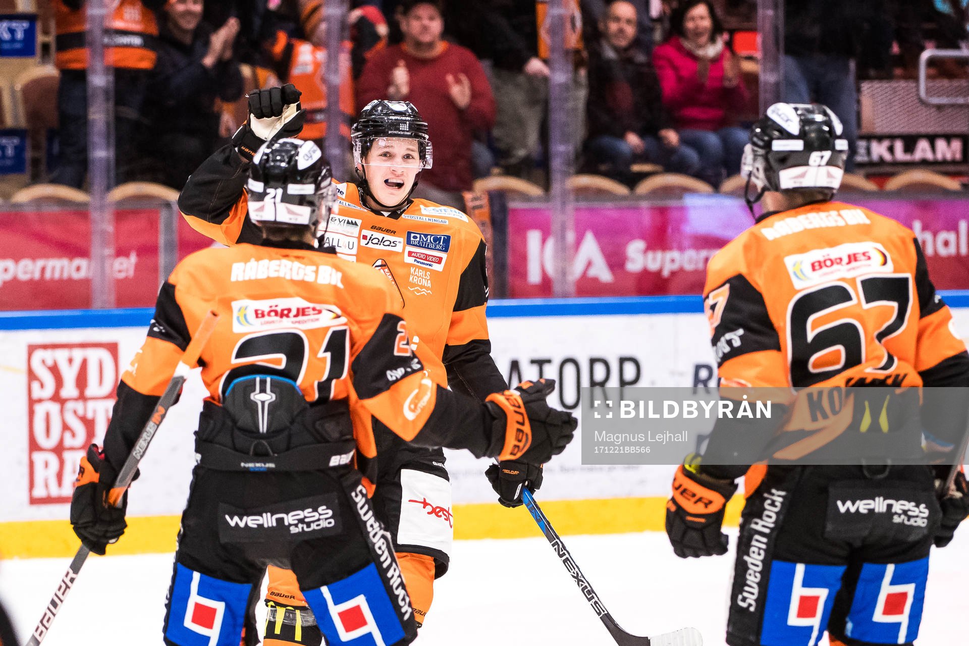 Karlskronas Henrik Törnqvist  jublar