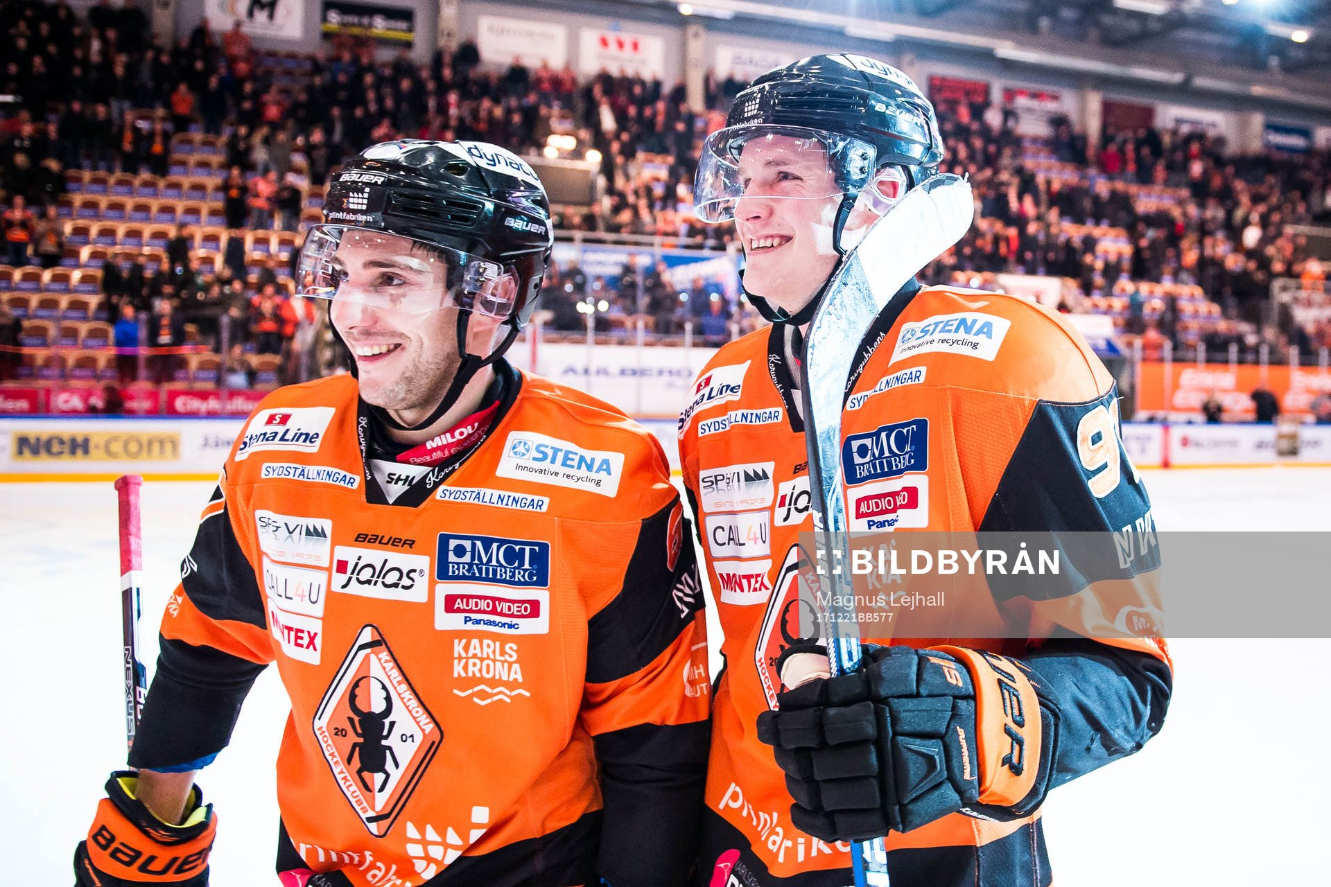 Karlskronas Konstantin Komarek  och Henrik Törnqvist jublar