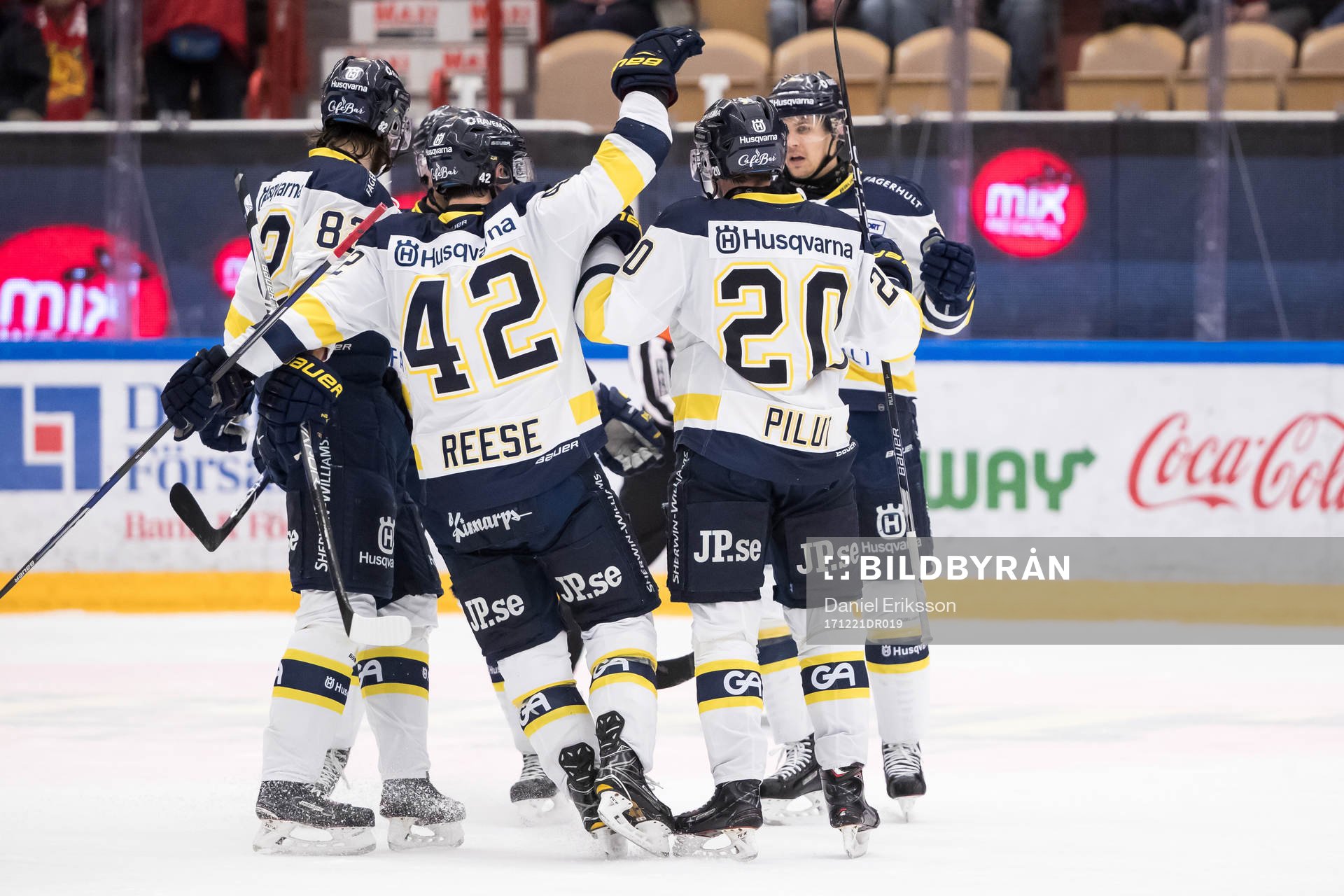 s Lawrence Pilut jublar