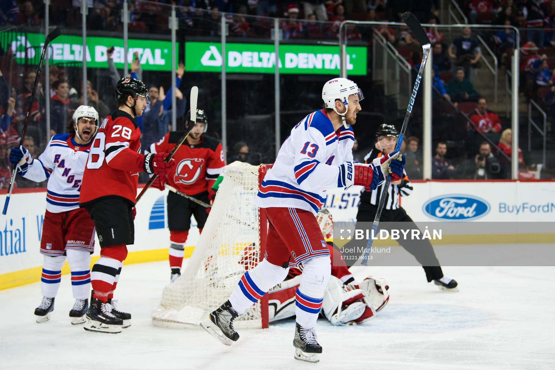 Rangers Mats Zuccarello och Kevin Hayes jublar
