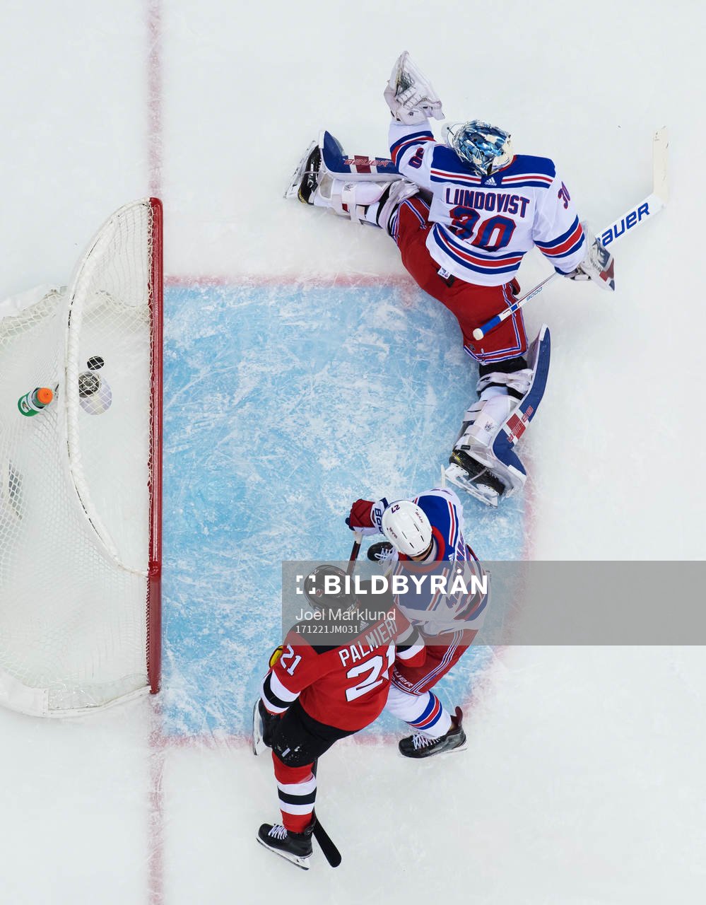 Rangers målvakt Henrik Lundqvist släpper in 1-0 från