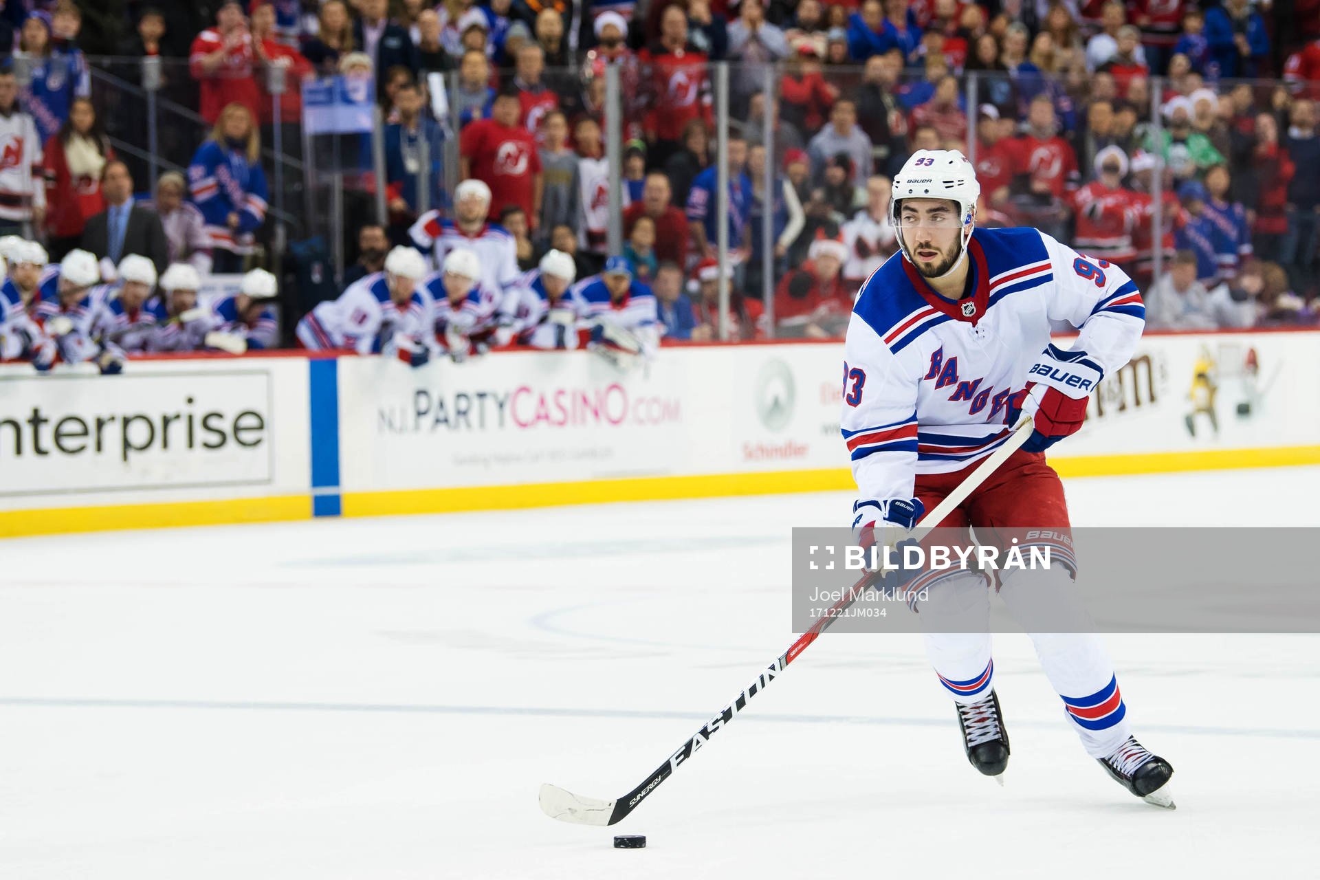 Rangers Mika Zibanejad lägger en straff i straffläggningen