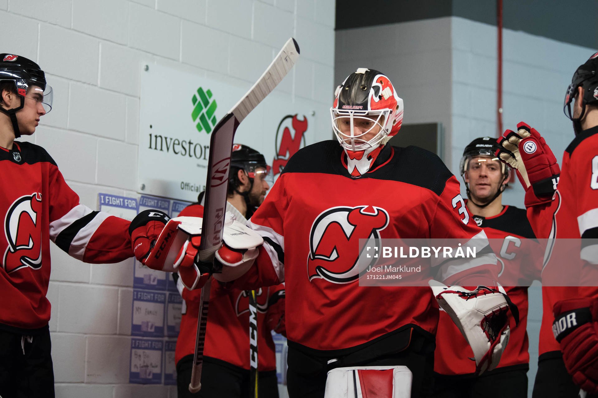 Devils målvakt Cory Schneider i spelargången