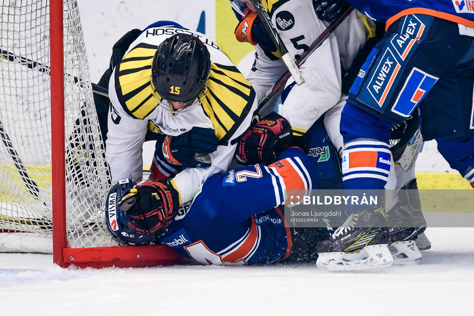 Gruff mellan Brynäs Simon Bertilsson och Växjös Brendan