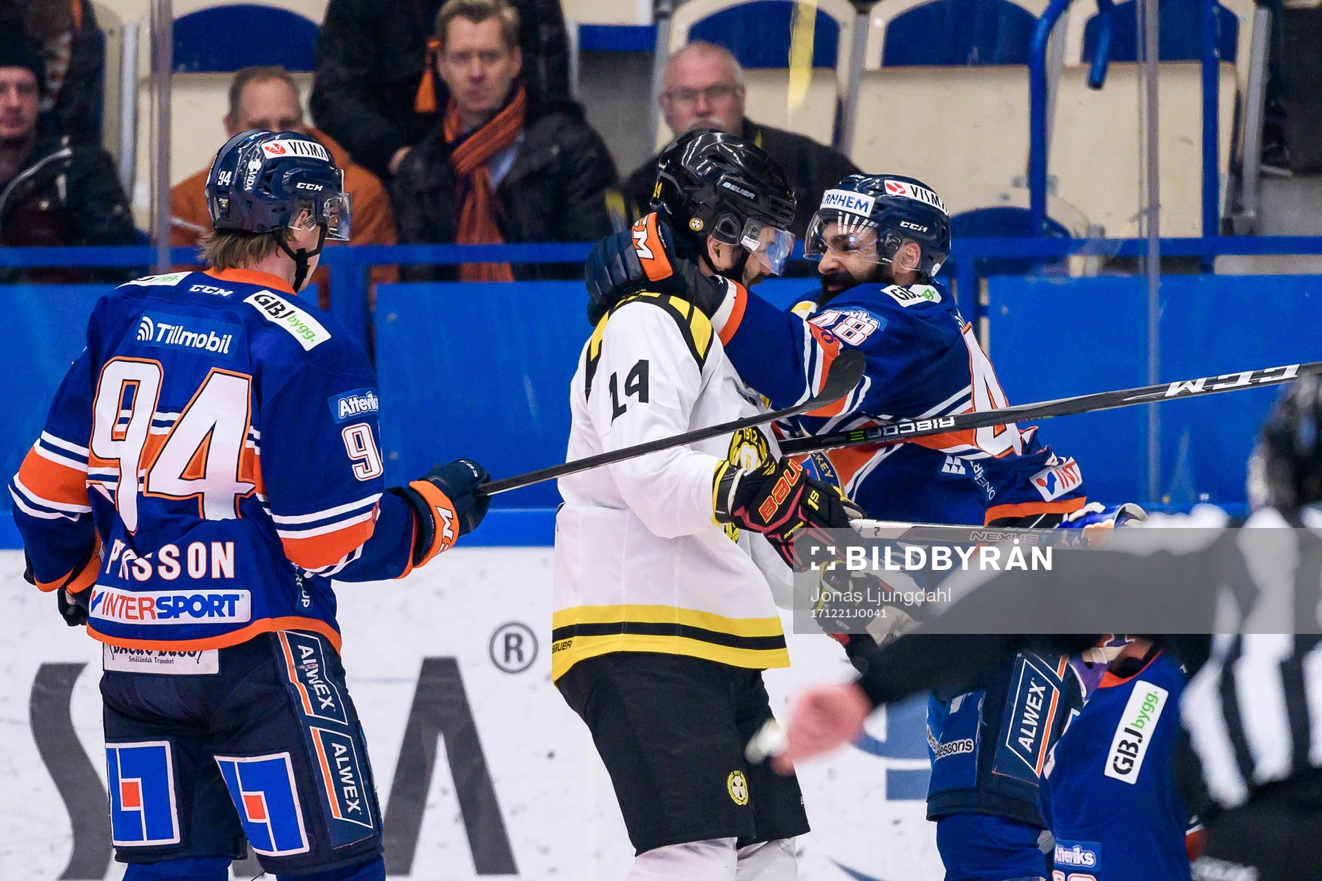 Gruff mellan Växjös Daniel Rahimi och Brynäs Johan Alcén
