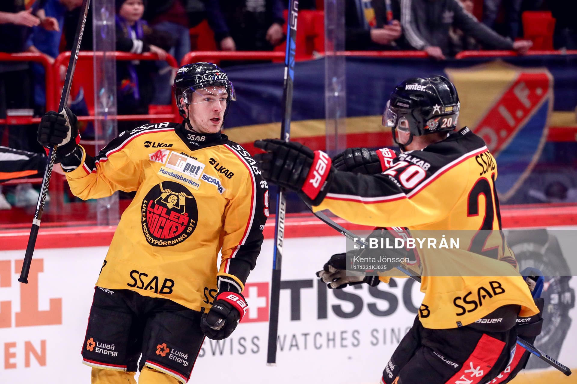 Luleås Johan Forsberg jublar med lagkamrat