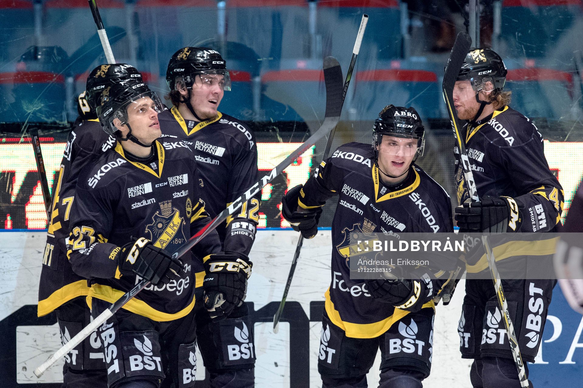 s Erik Nyström, Max Lindholm och Ludvig Claesson jublar