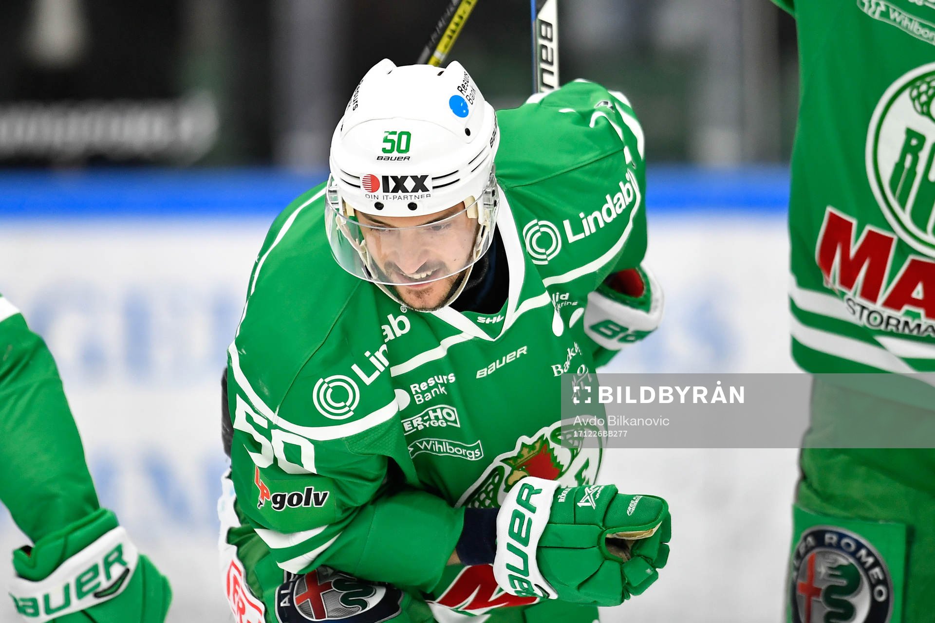Rögles Juhamatti Aaltonen jublar med lagkmrater