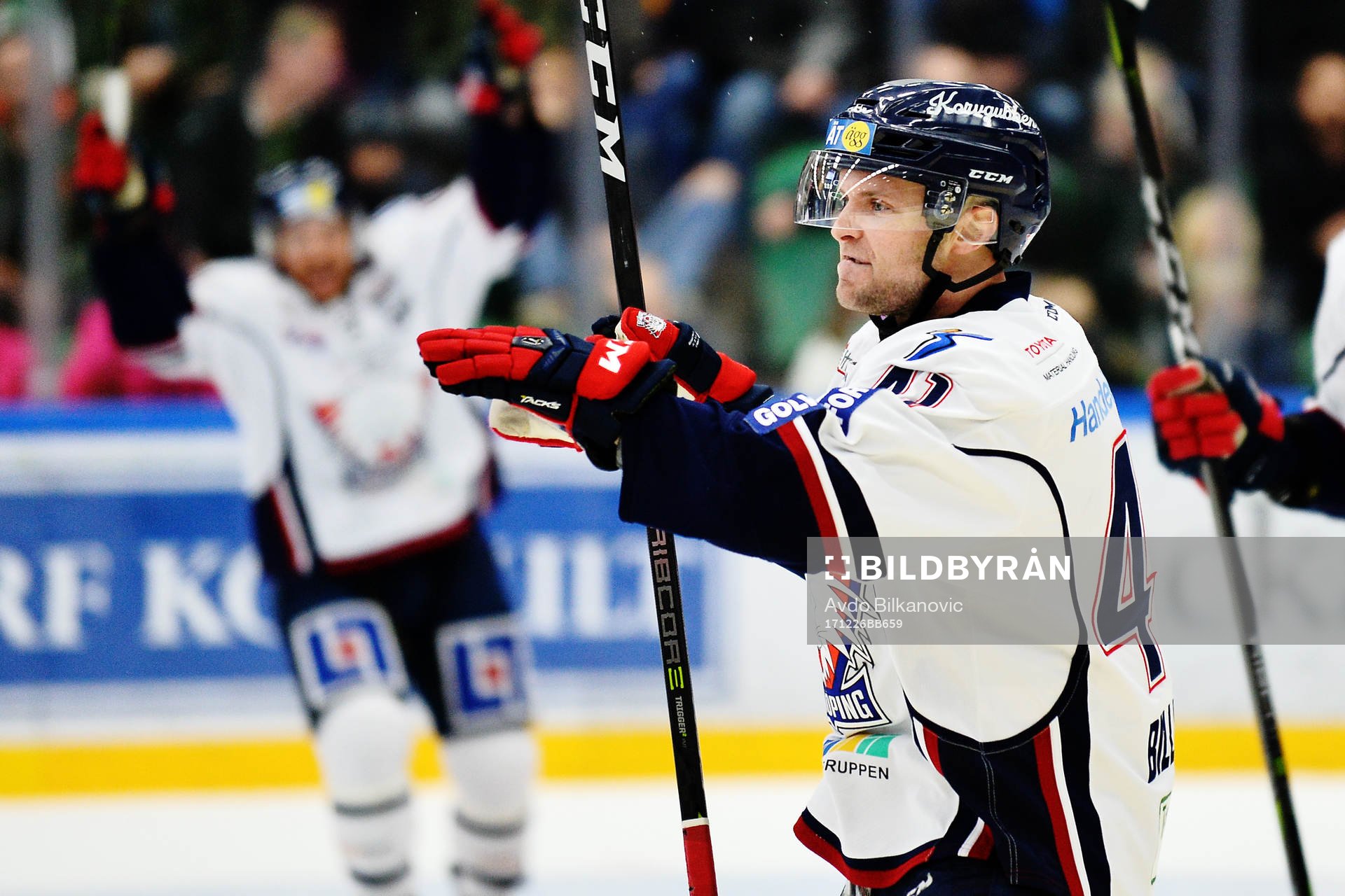 Linköpings Chad Billins jublar