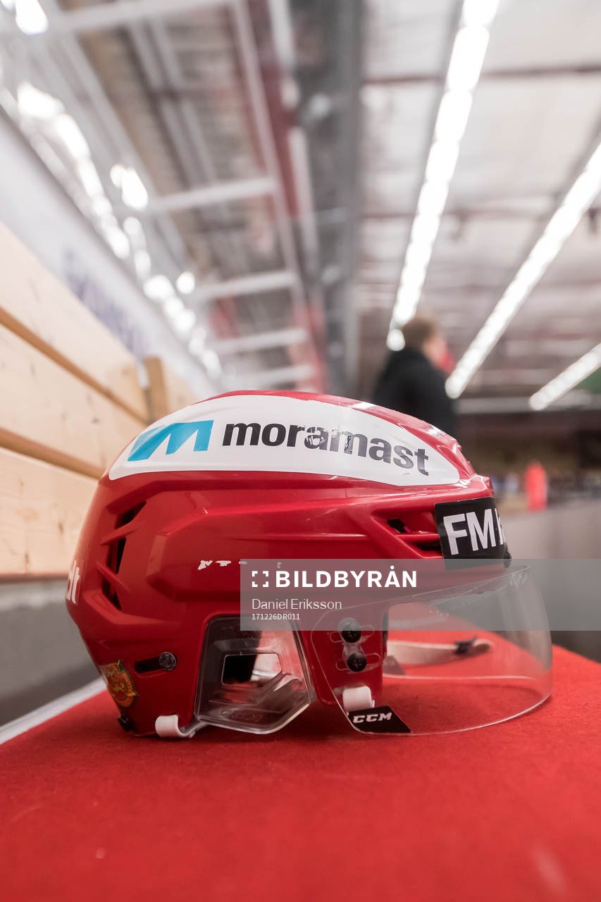 Mora hjälm innan ishockeymatchen i SHL mellan Mora och