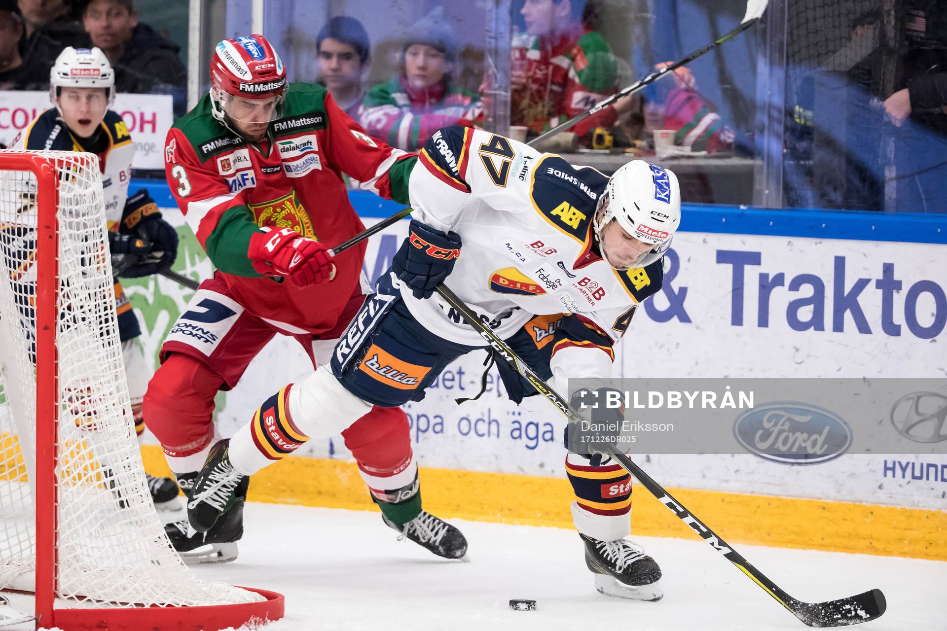 Moras Brandon Gormley och Djurgårdens Linus Johansson i