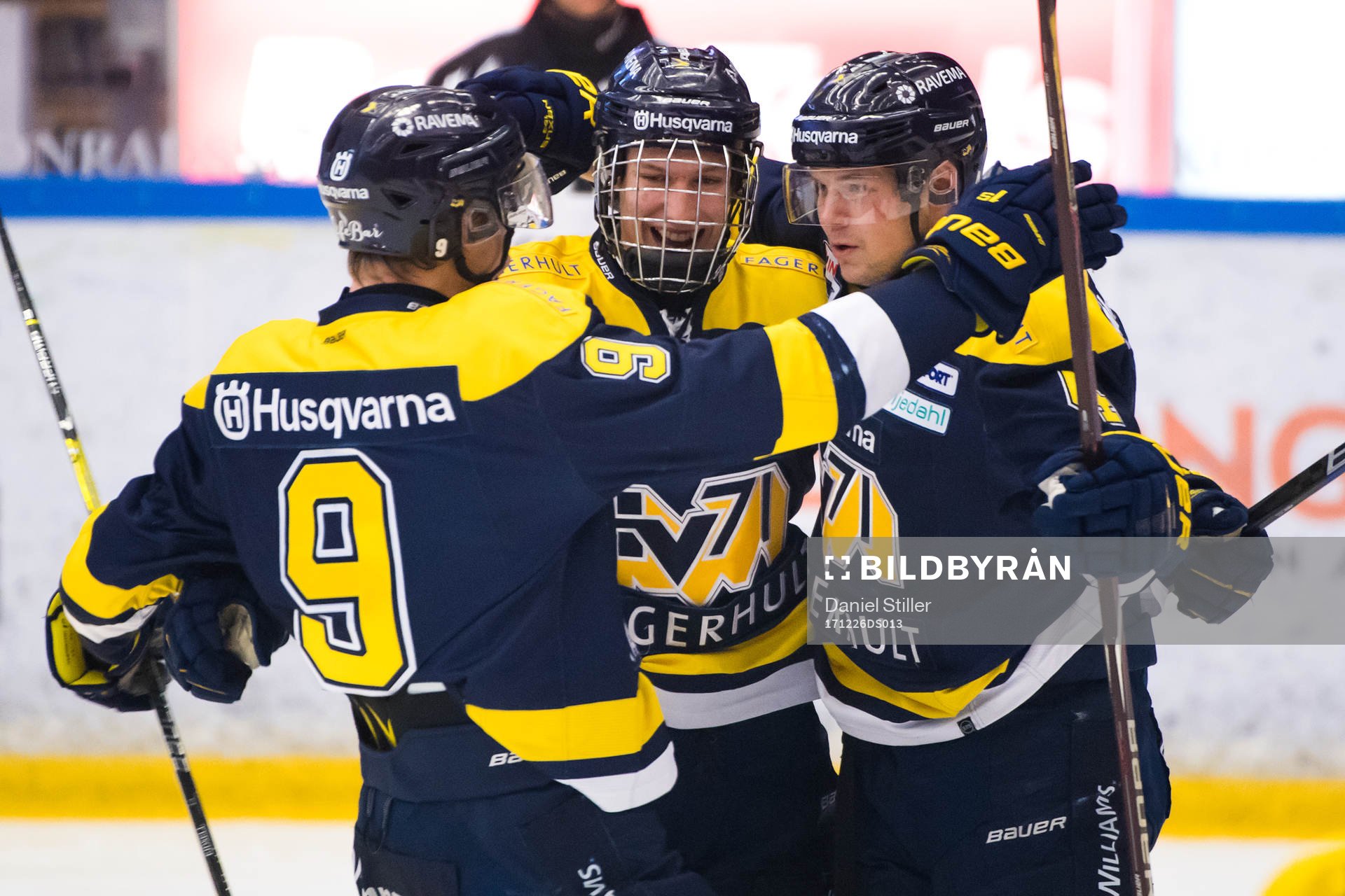 s Victor Ejdsell och HV71:s David Gustafsson jublar med Max