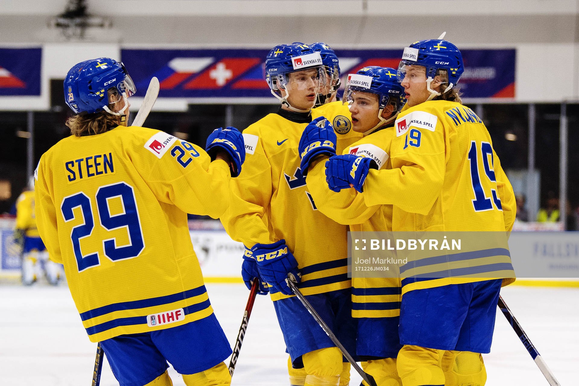 Sveriges Oskar Steen, Elias Pettersson, Rasmus Dahlin, Erik