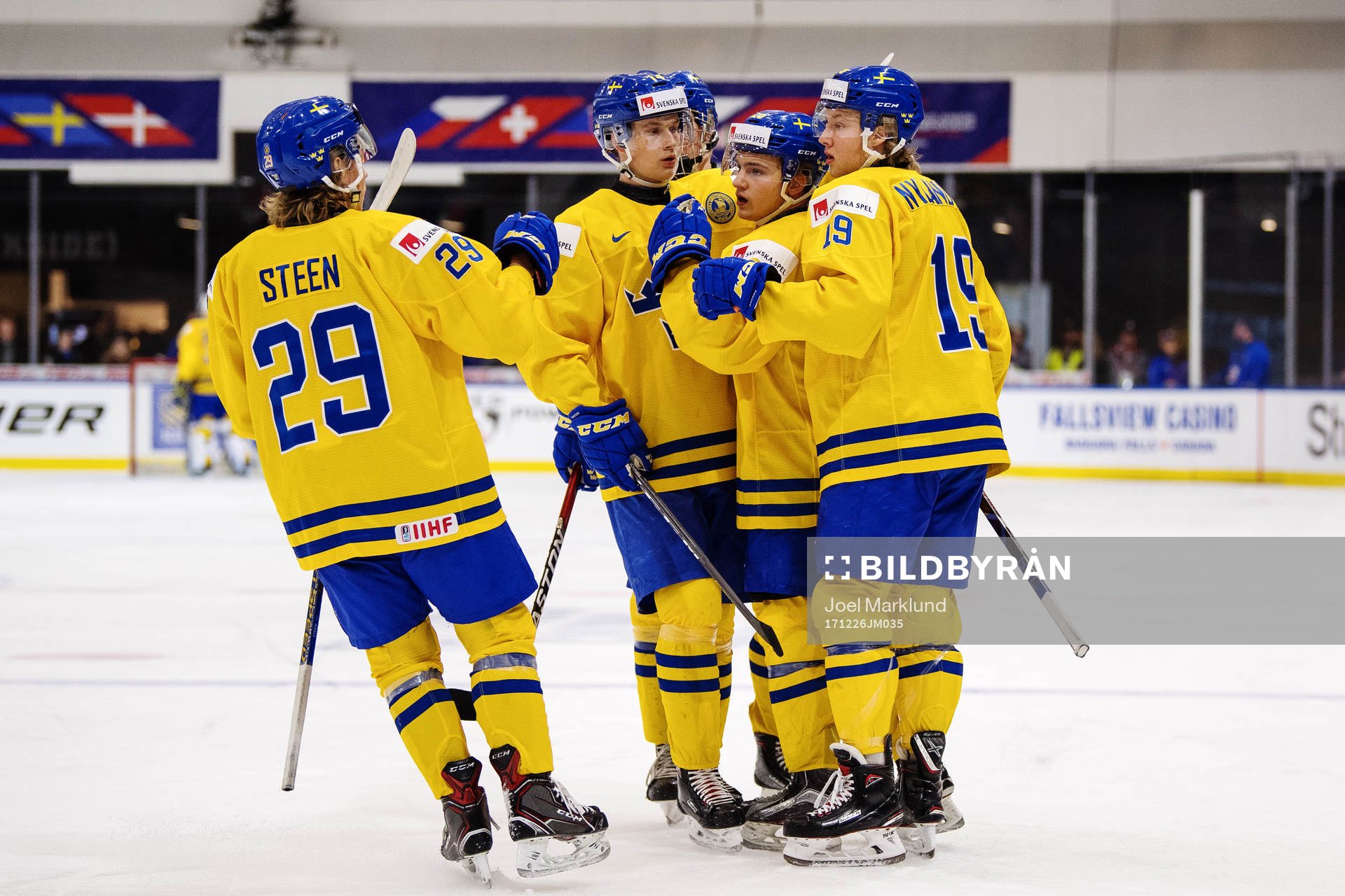 Sveriges Oskar Steen, Elias Pettersson, Rasmus Dahlin, Erik