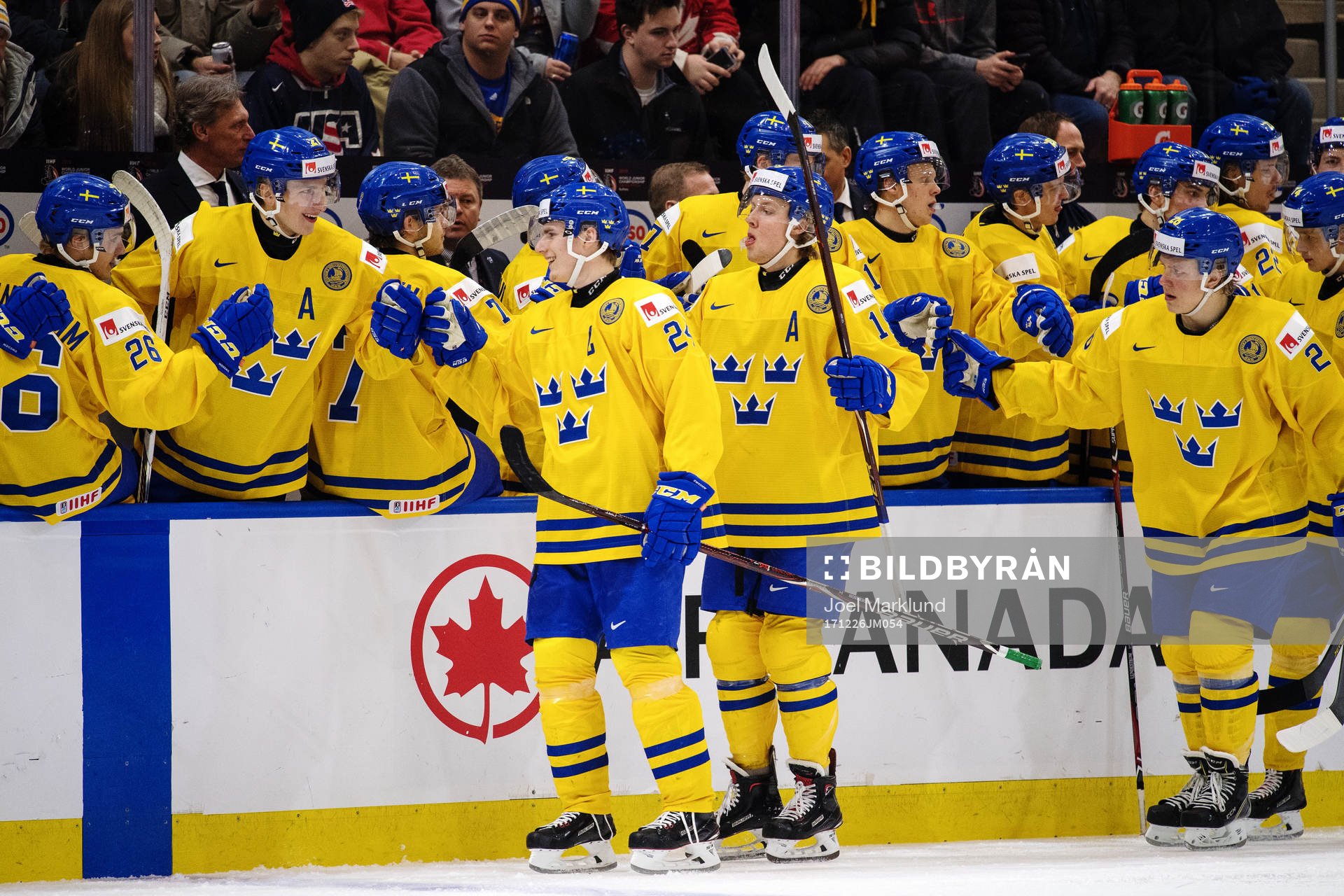 Sveriges Lias Andersson och Alexander Nylander jublar med