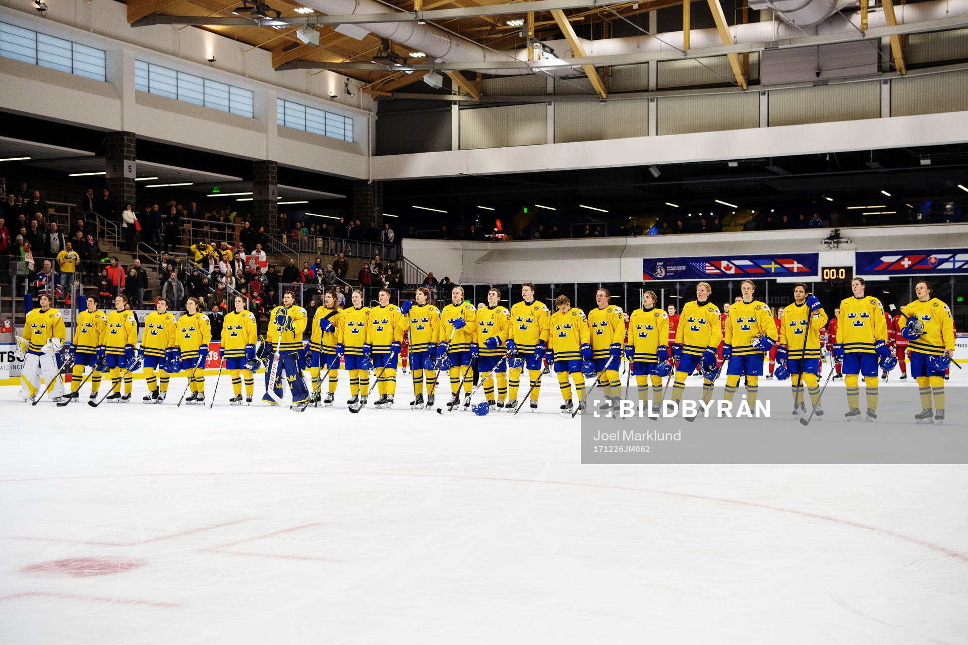 Sveriges spelare står uppställda