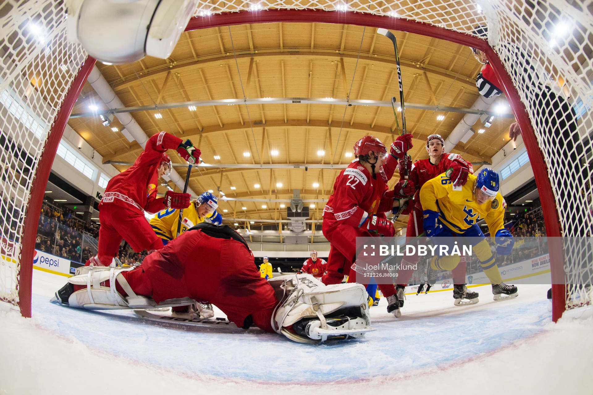 Sveriges Oskar Steen och Linus Lindström oroar framför