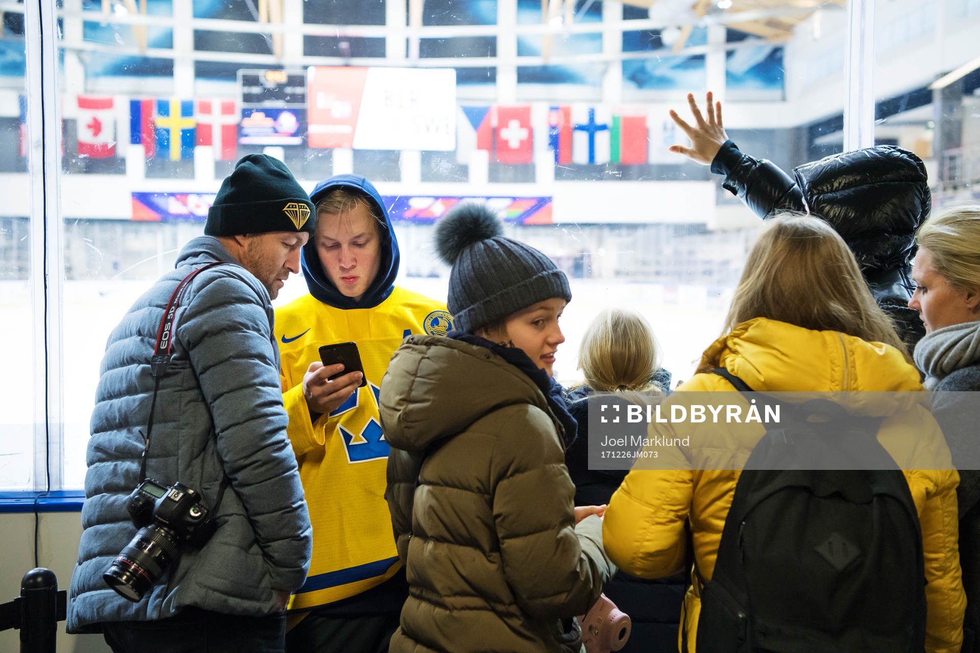Michael Nylander pratar med sin son Alexander Nylander