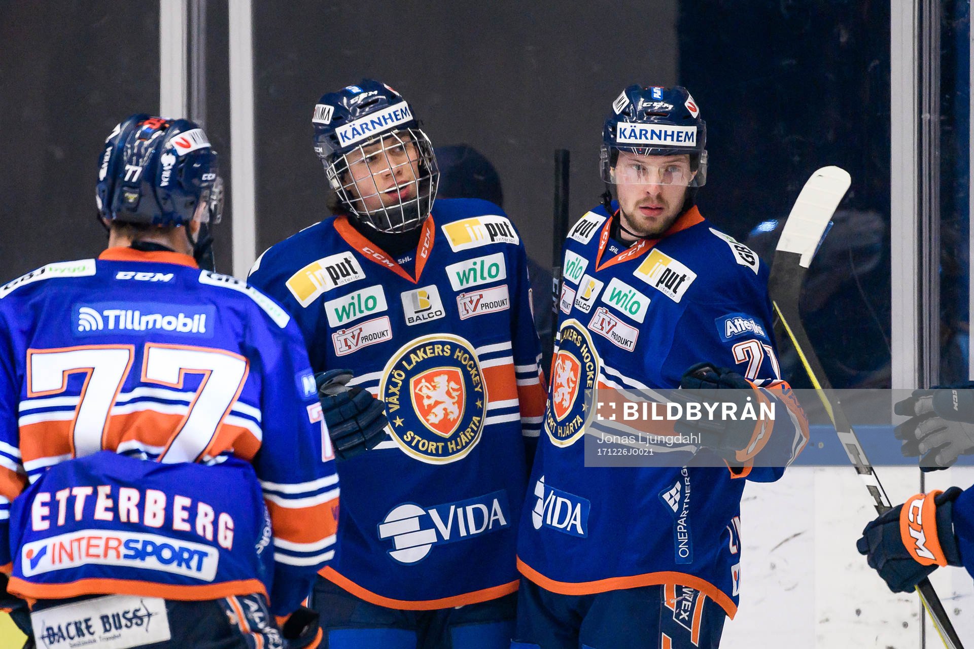 Växjös Dominik Bokk och Martin Lundberg jublar
