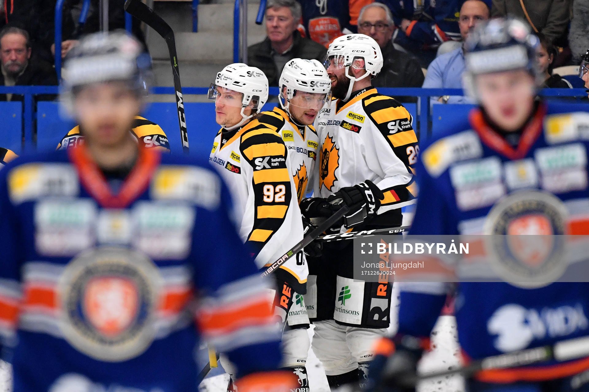 Skellefteås Adam Pettersson gör 1-2-målet och jublar med